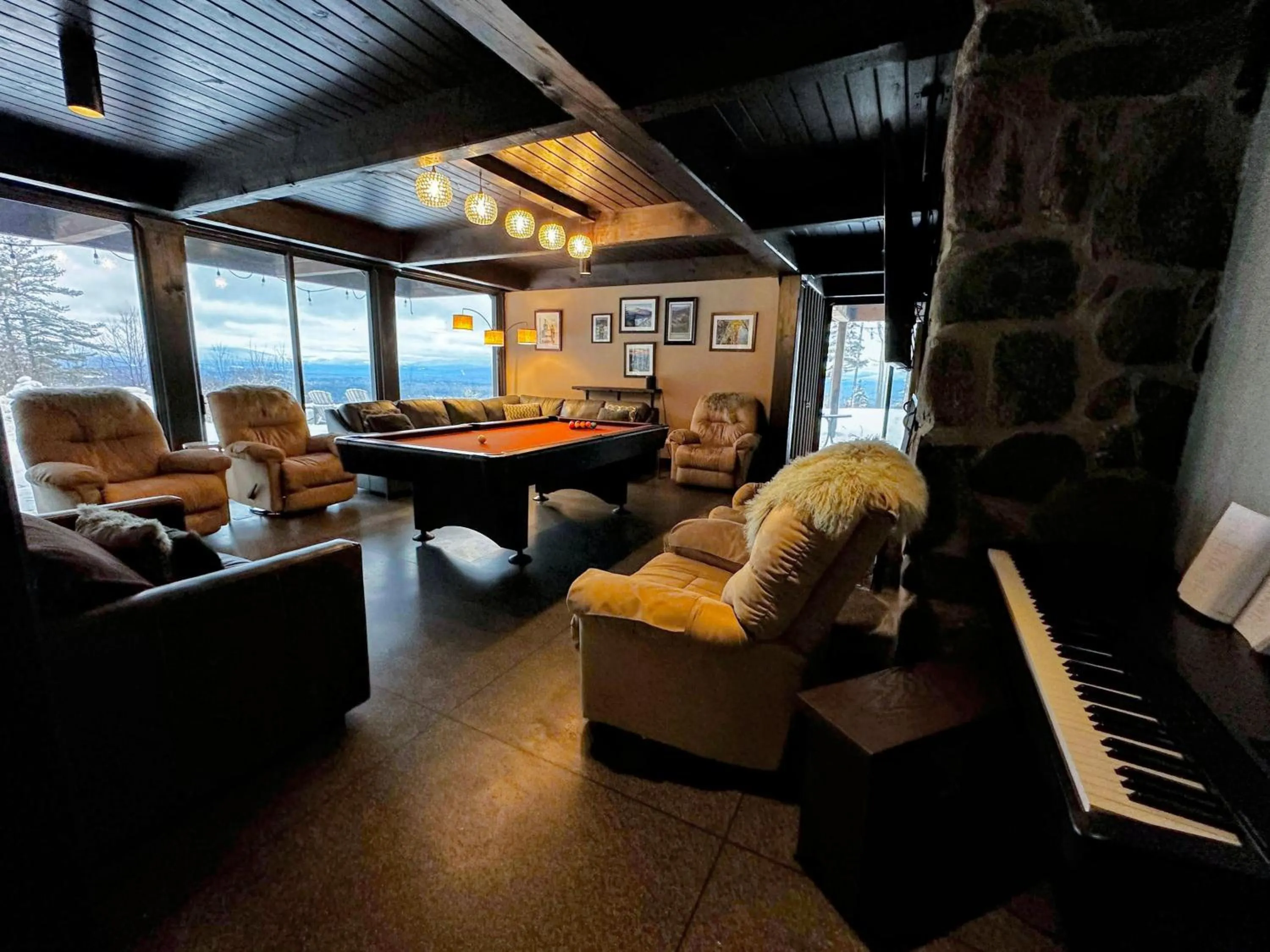 RL Breathtaking views and grand unique style private mountain retreat 4WD recommended