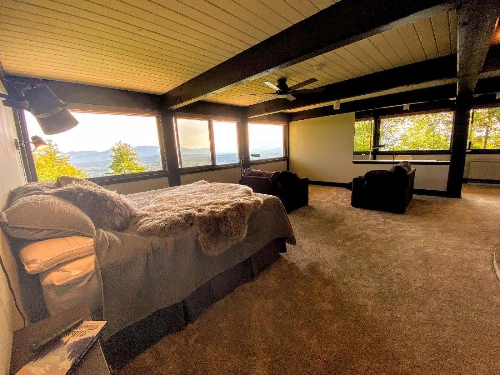 Bed in RL Breathtaking views and grand unique style private mountain retreat 4WD recommended