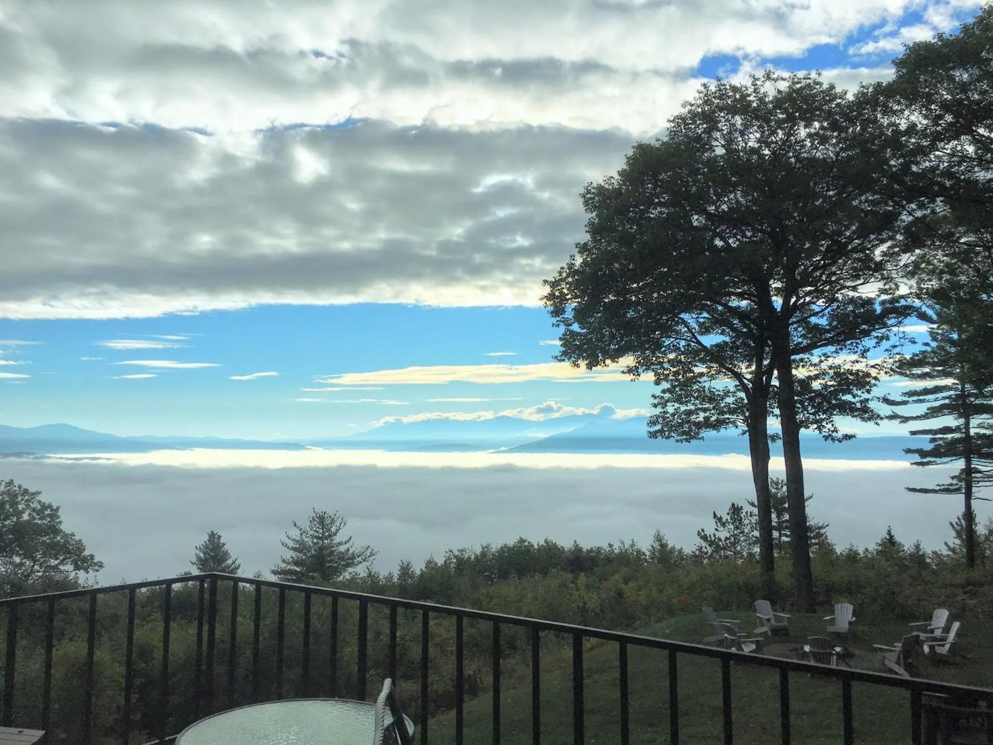 RL Breathtaking views and grand unique style private mountain retreat 4WD recommended