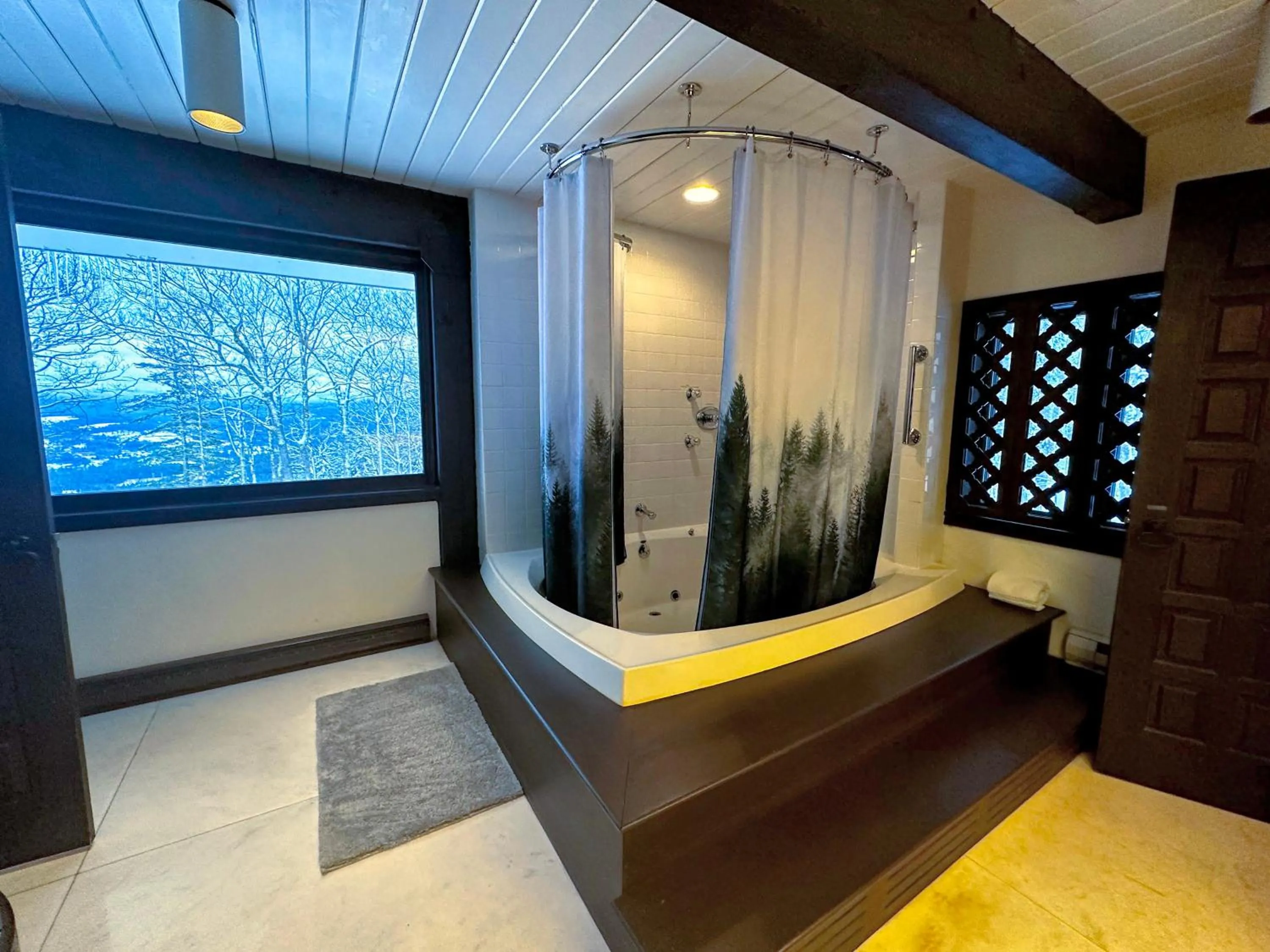 Bed in RL Breathtaking views and grand unique style private mountain retreat 4WD recommended