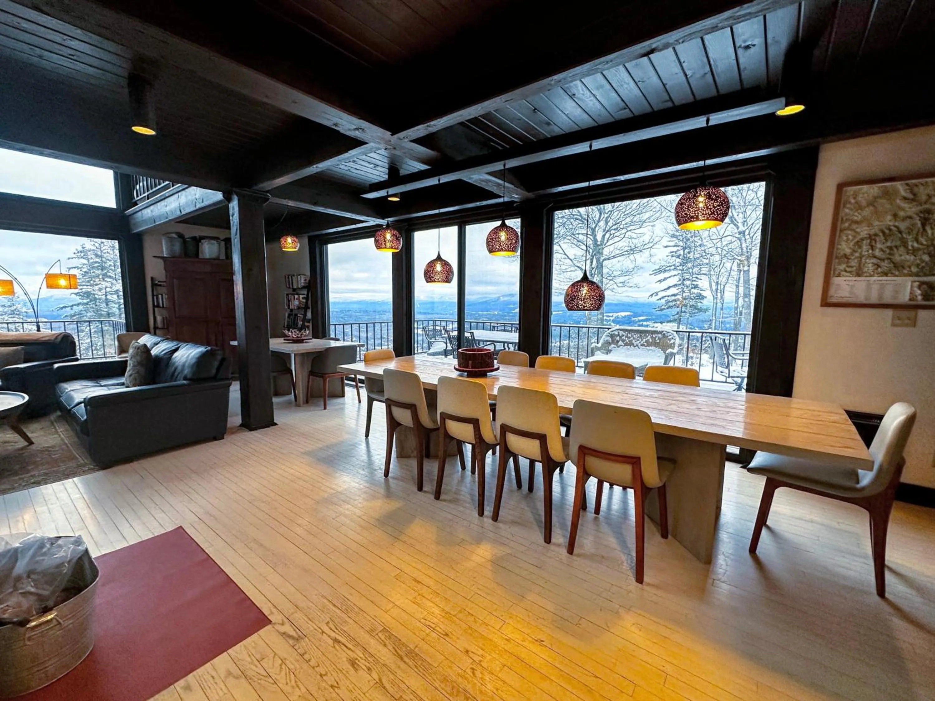 RL Breathtaking views and grand unique style private mountain retreat 4WD recommended