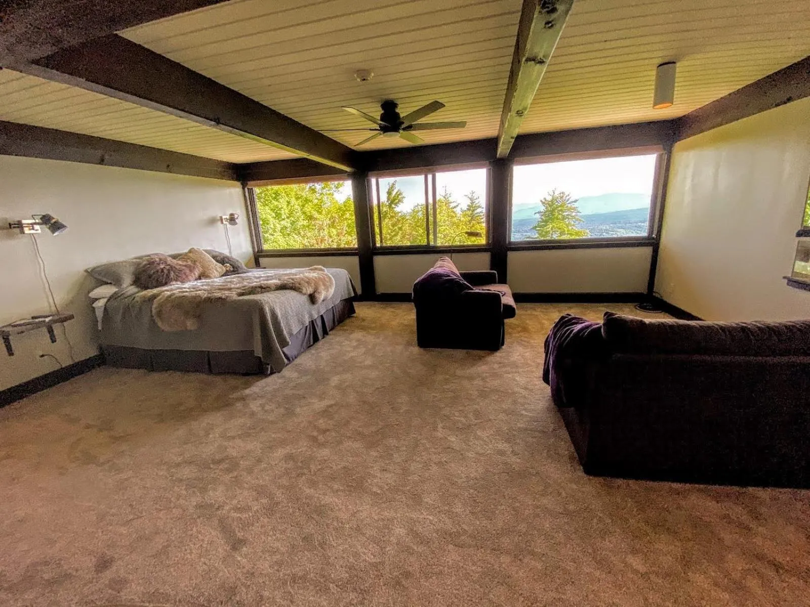 Bed in RL Breathtaking views and grand unique style private mountain retreat 4WD recommended