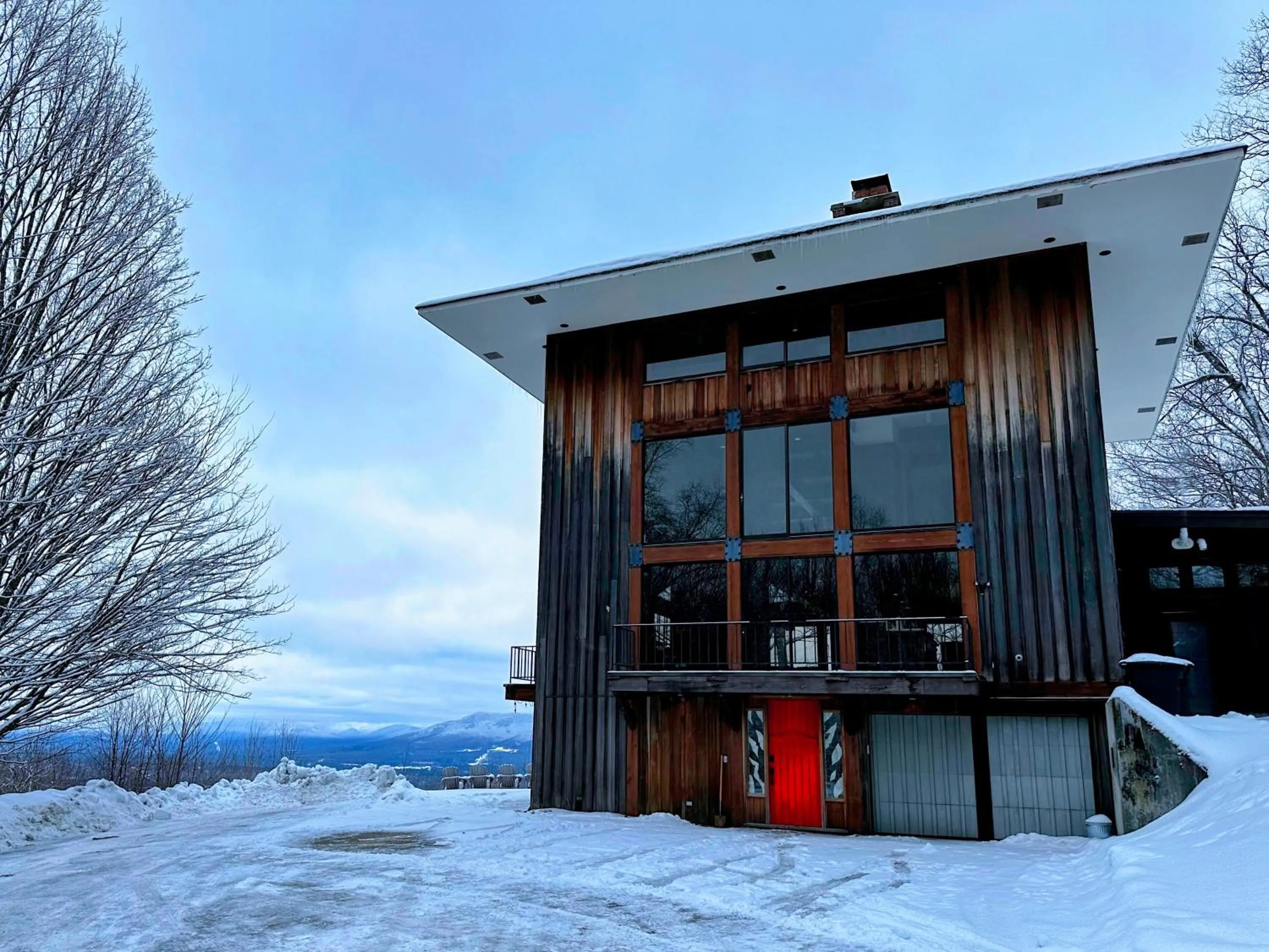 RL Breathtaking views and grand unique style private mountain retreat 4WD recommended