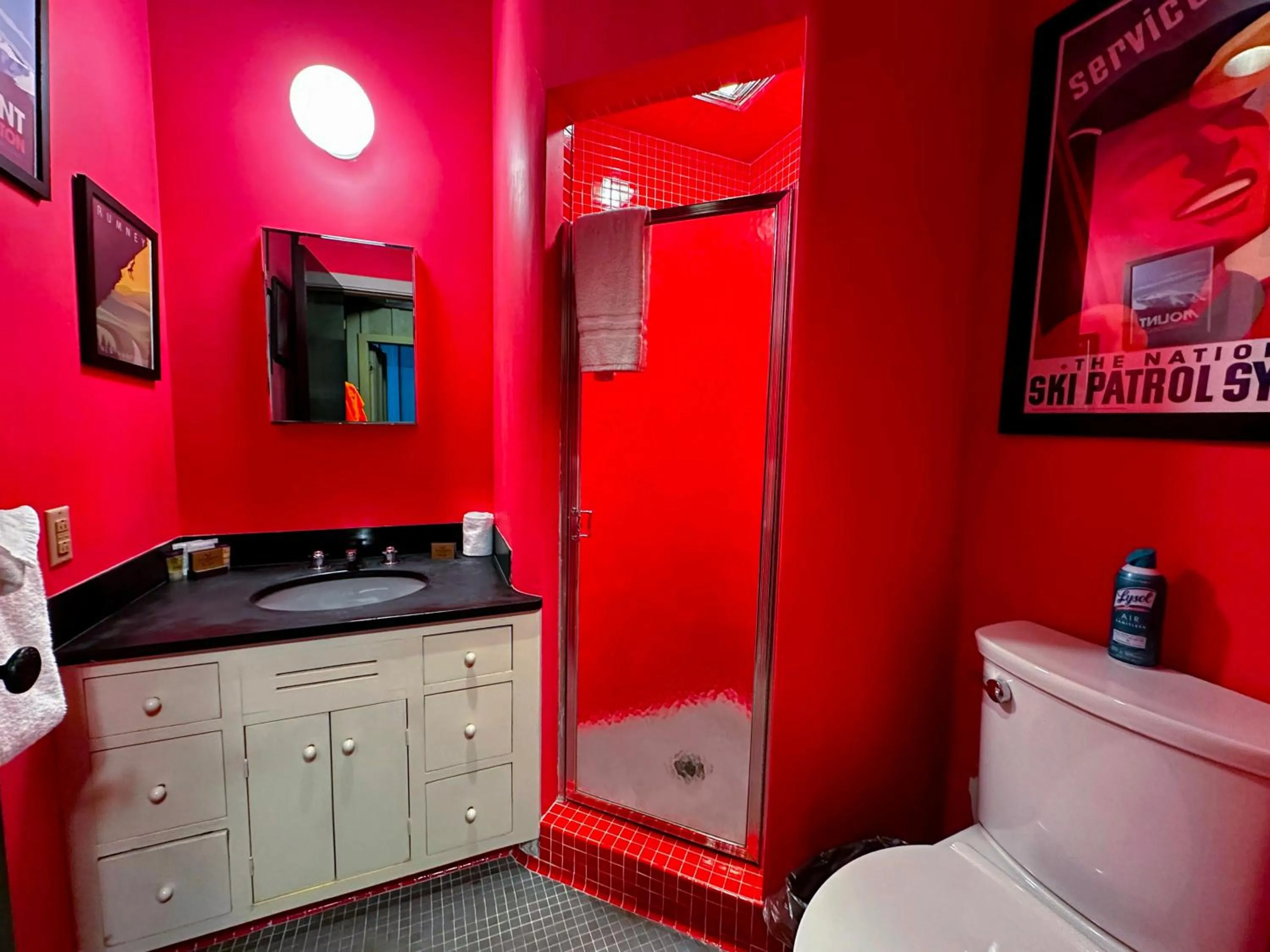 RL Breathtaking views and grand unique style private mountain retreat 4WD recommended