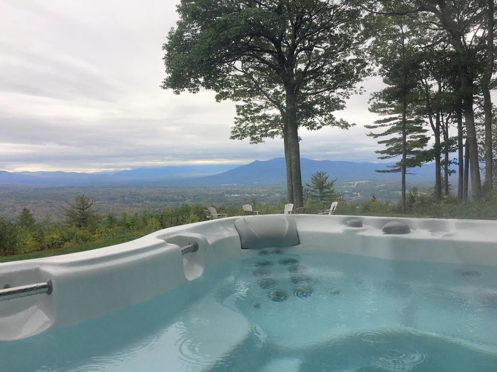 RL Breathtaking views and grand unique style private mountain retreat 4WD recommended