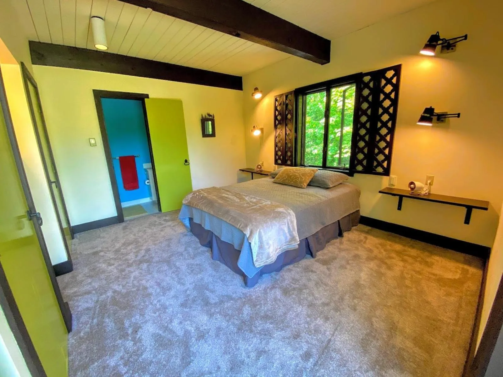 Bed in RL Breathtaking views and grand unique style private mountain retreat 4WD recommended