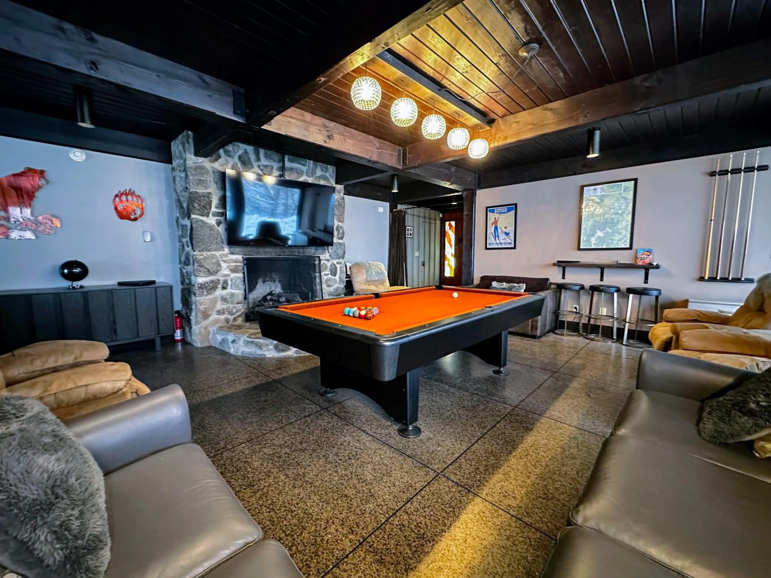 RL Breathtaking views and grand unique style private mountain retreat 4WD recommended