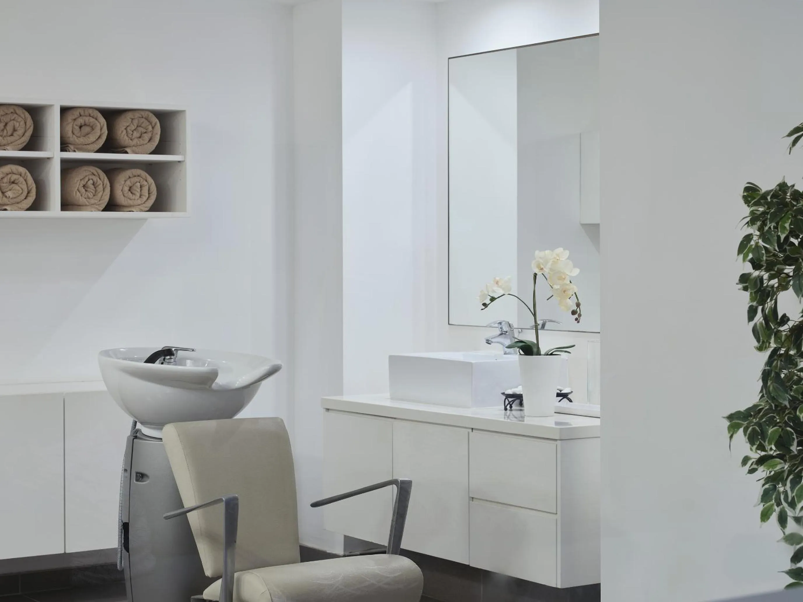 hair dresser in Atlantica Sea Breeze, Adults Only