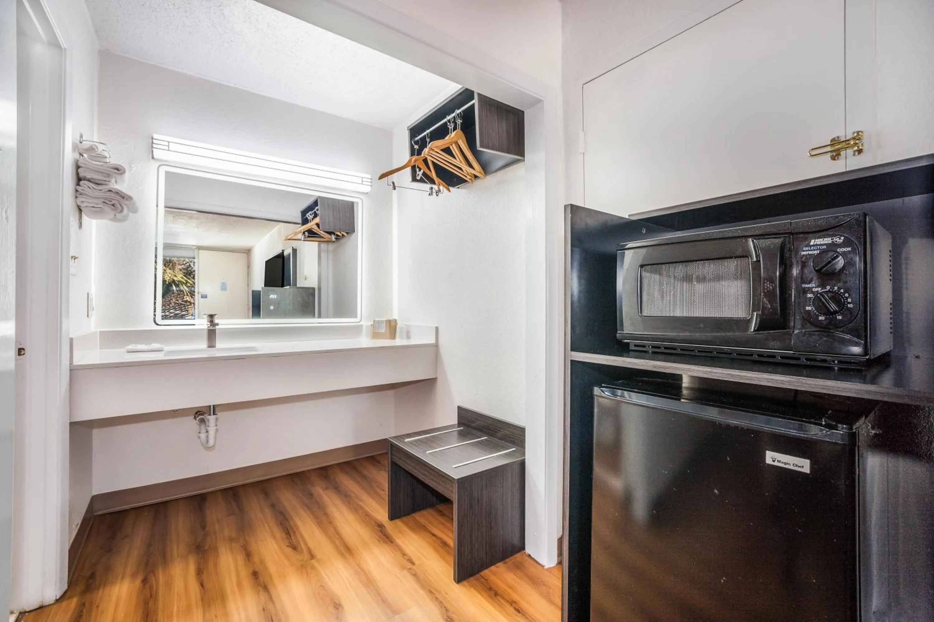 oven in Studio 6 Florence, SC