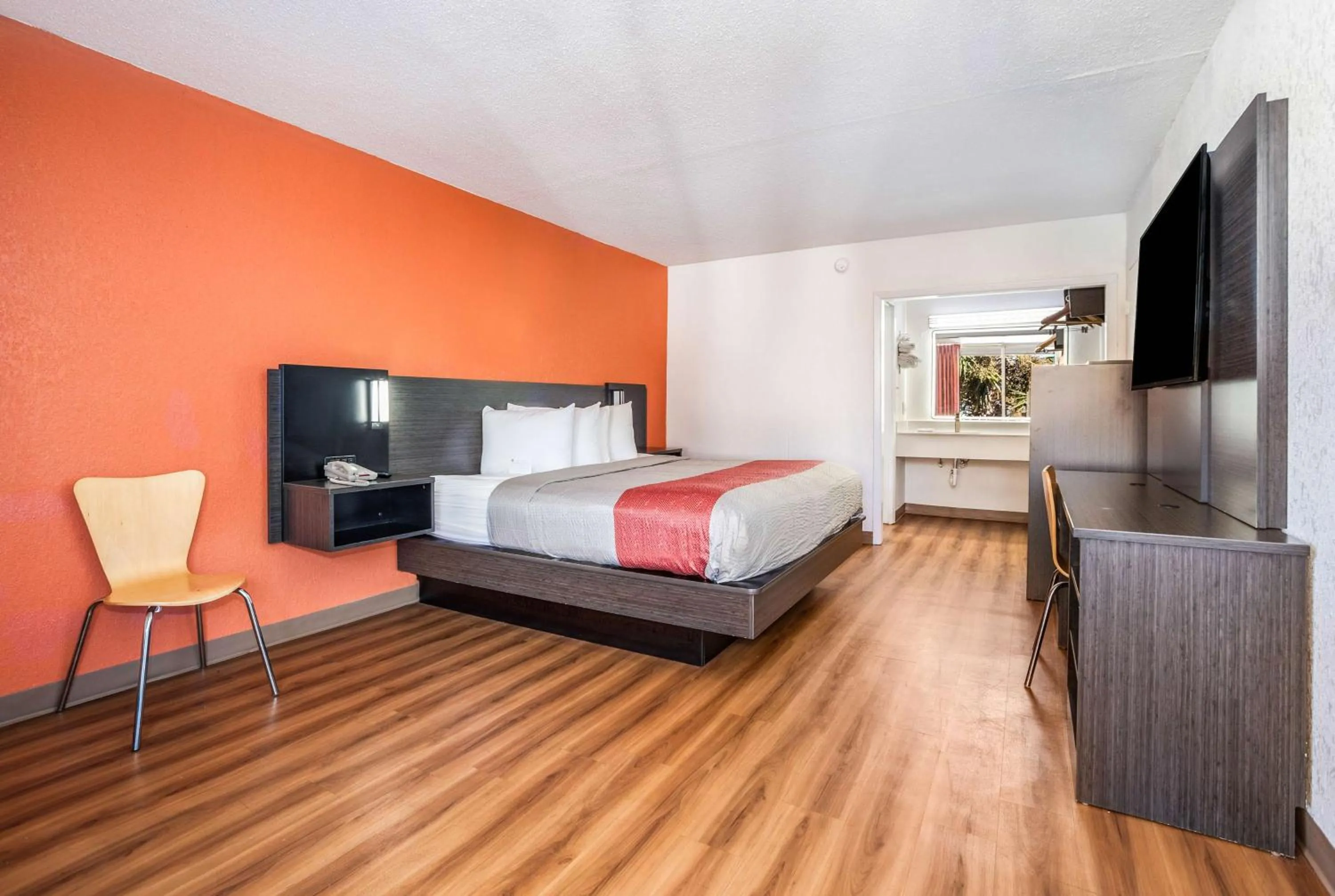 Bedroom, Bed in Studio 6 Florence, SC