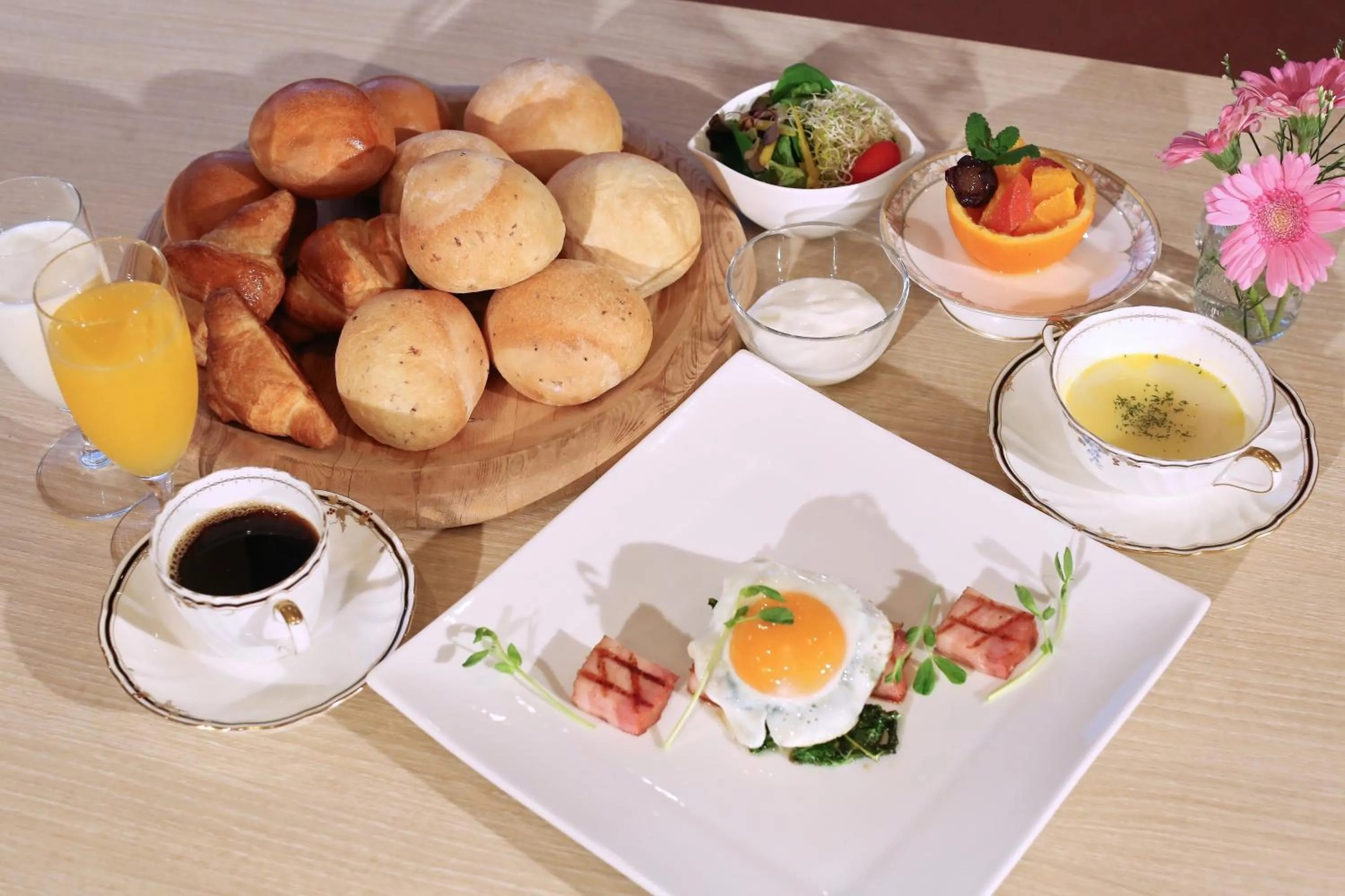 American breakfast in Hotel Belle-Cour Inomata