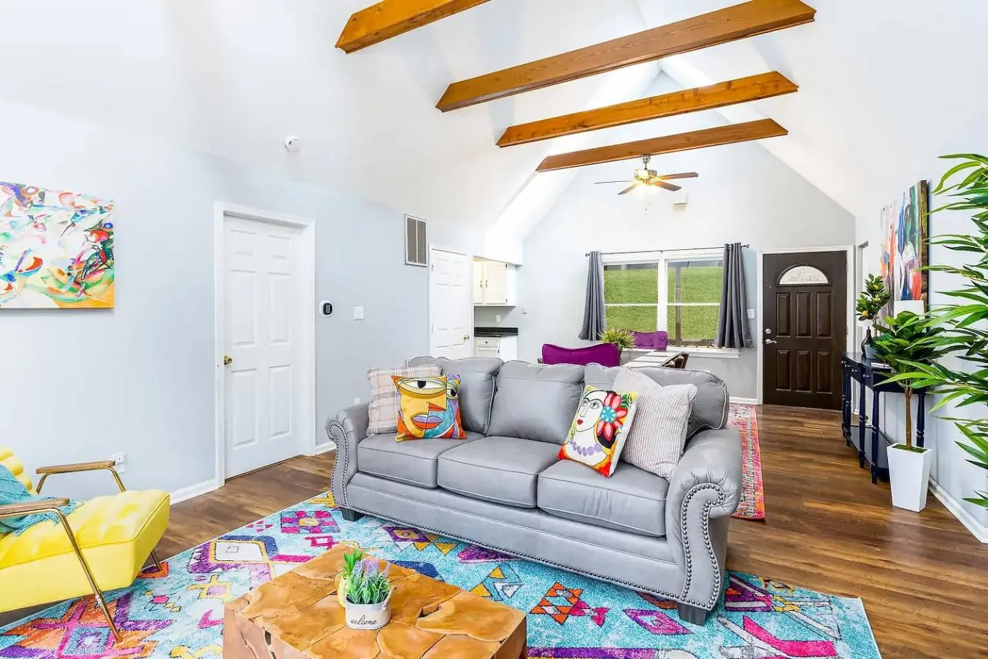 Living room in Hot Tub, Deck&Grill, Game Room, WiFi at Cute Cabin