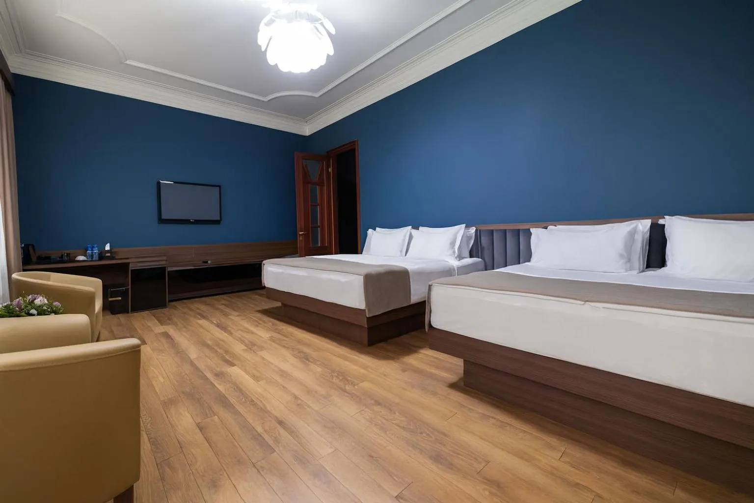 Bed in Golden Palace Hotel