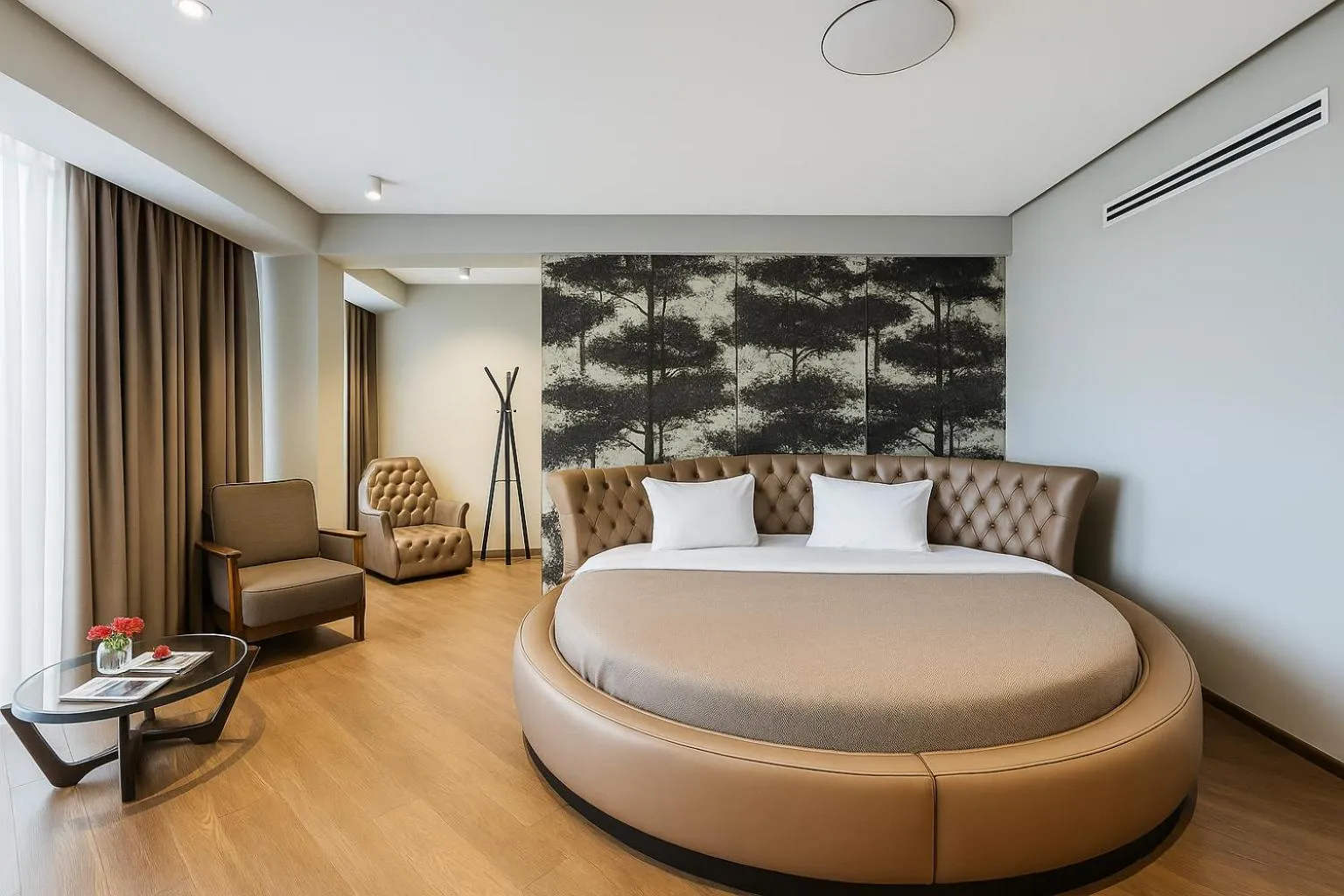 Bed in Golden Palace Hotel