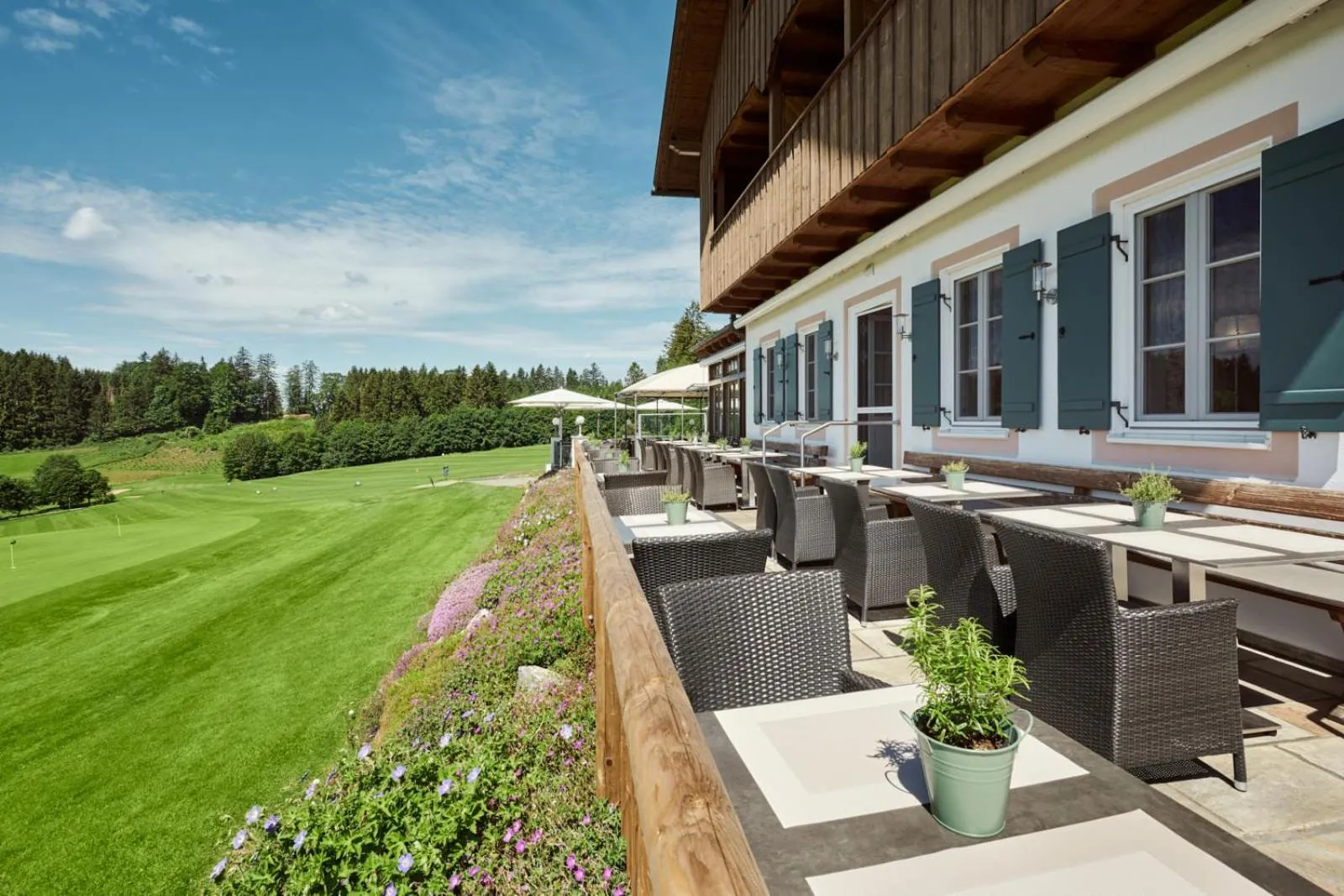 Hotel Auf der Gsteig GmbH