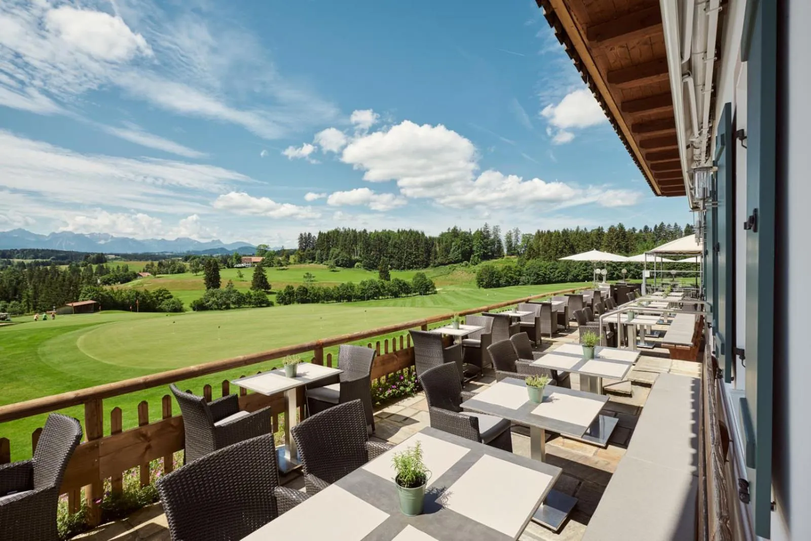 Hotel Auf der Gsteig GmbH