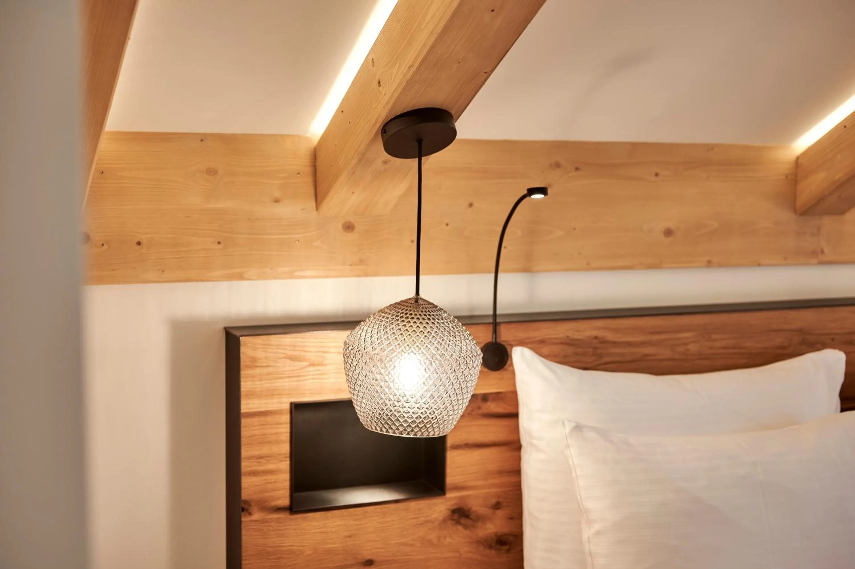 Bed in Hotel Auf der Gsteig GmbH