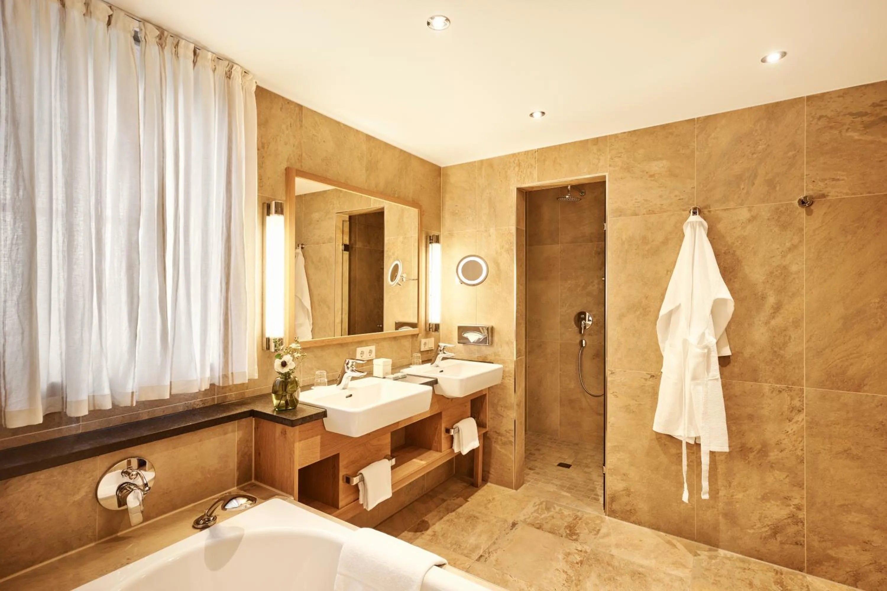 Hotel Auf der Gsteig GmbH