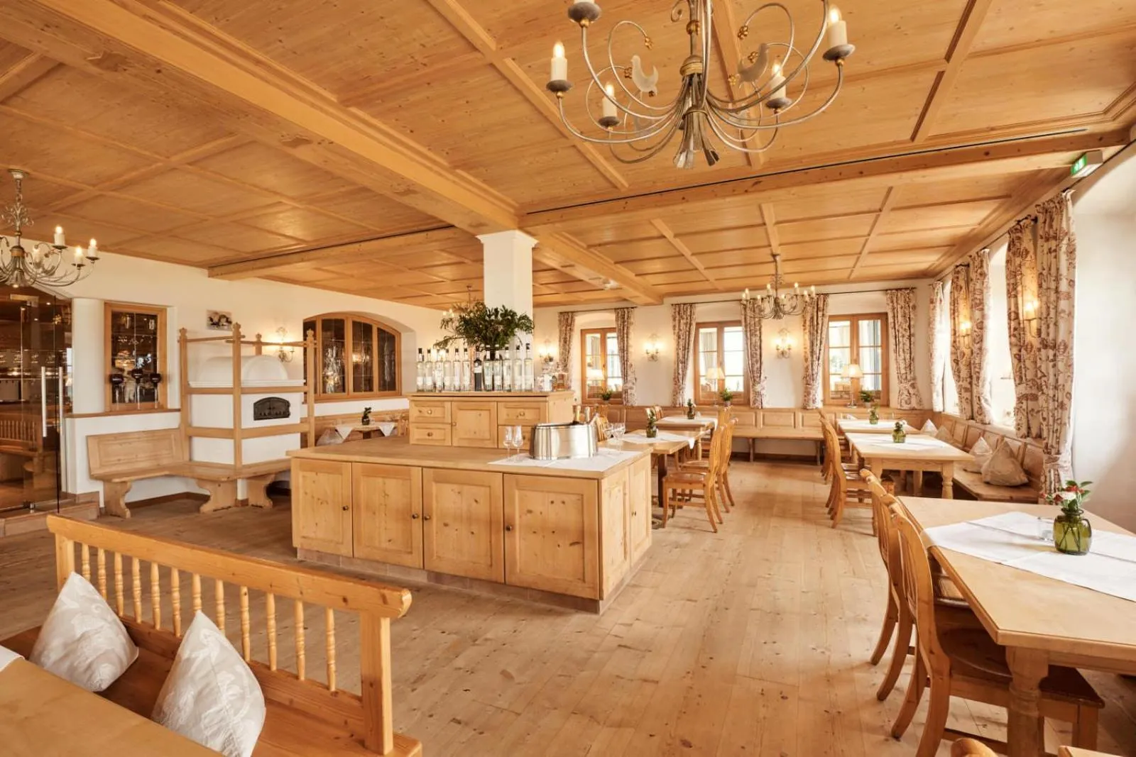 Hotel Auf der Gsteig GmbH