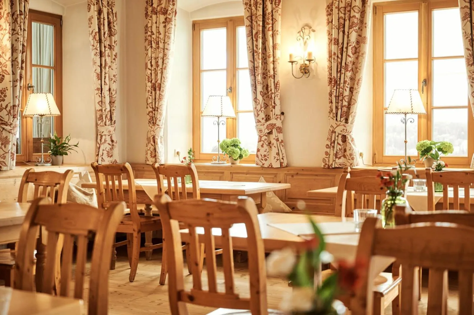 Hotel Auf der Gsteig GmbH