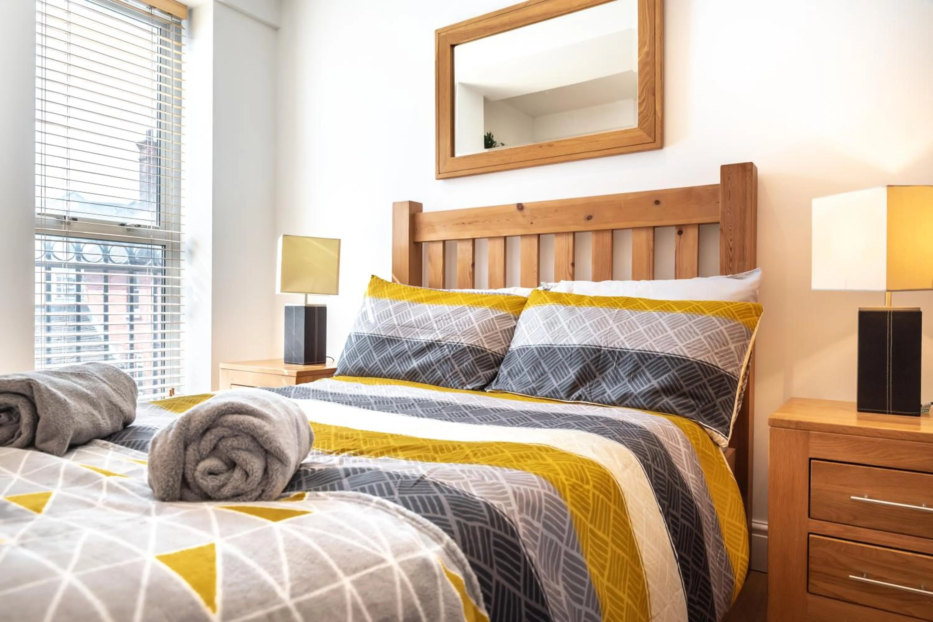 Other, Bed in The Old Library - Modern Apartment near the Train Station and Racecourse