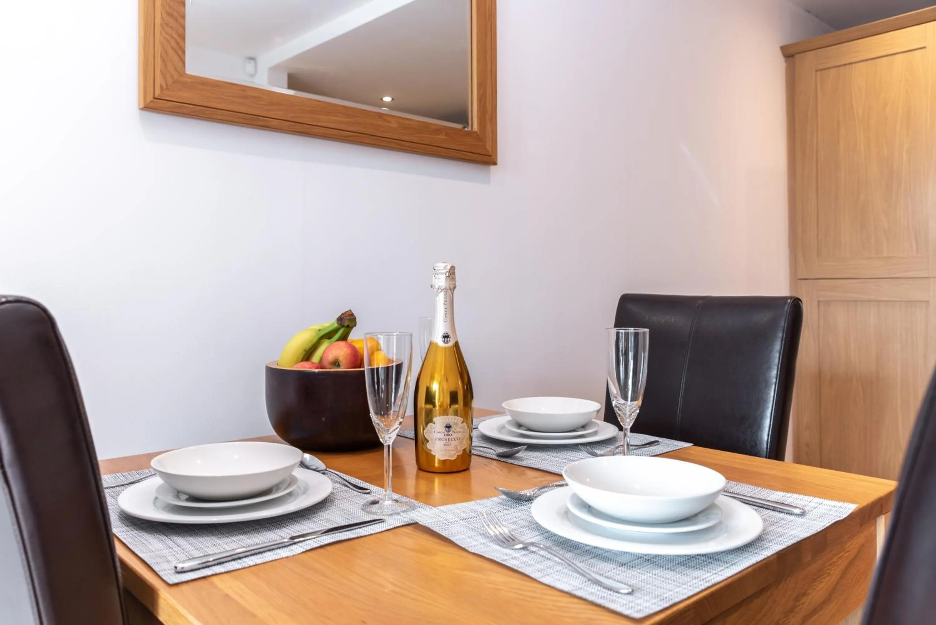 Bedroom in The Old Library - Modern Apartment near the Train Station and Racecourse