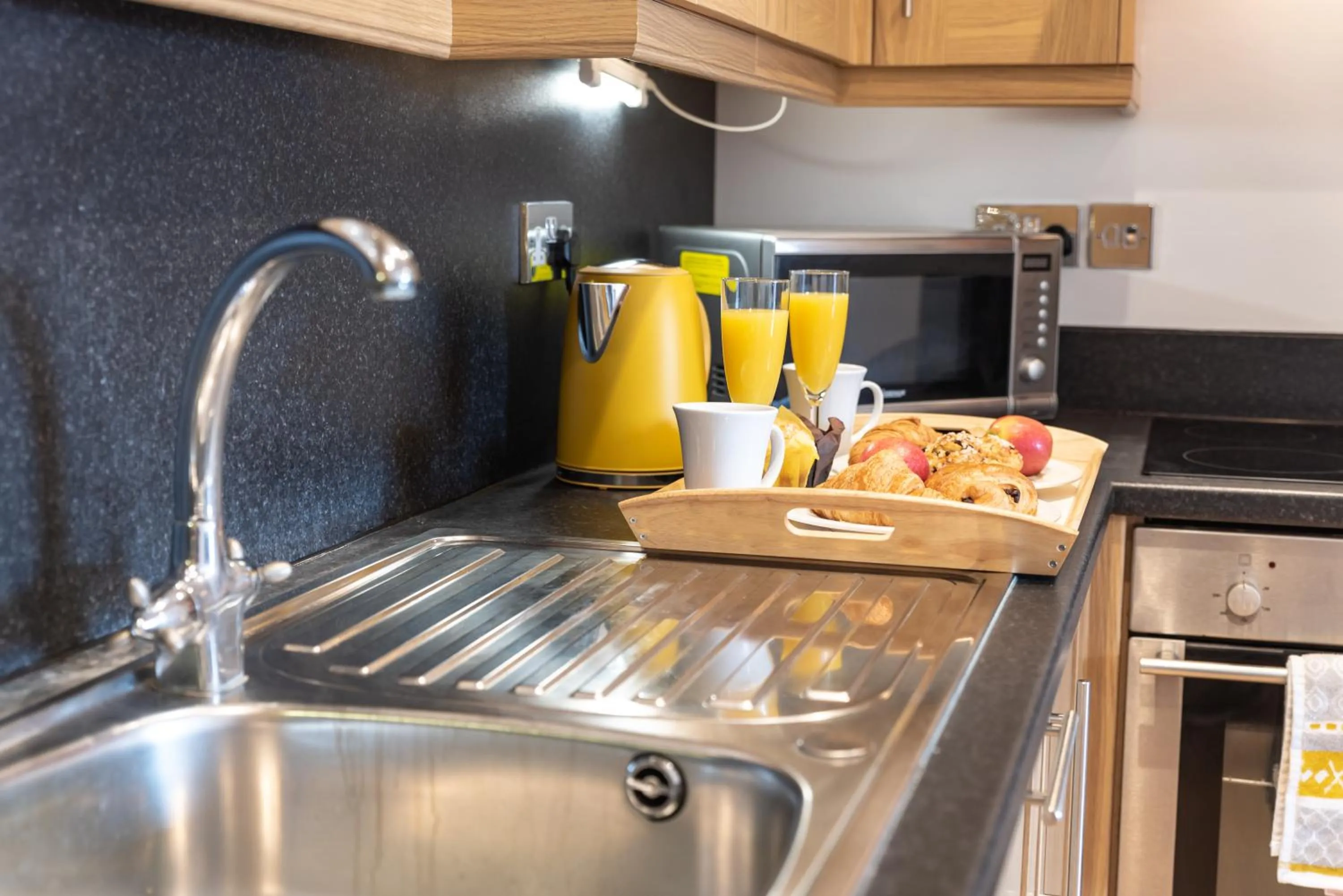 Kitchen or kitchenette in The Old Library - Modern Apartment near the Train Station and Racecourse