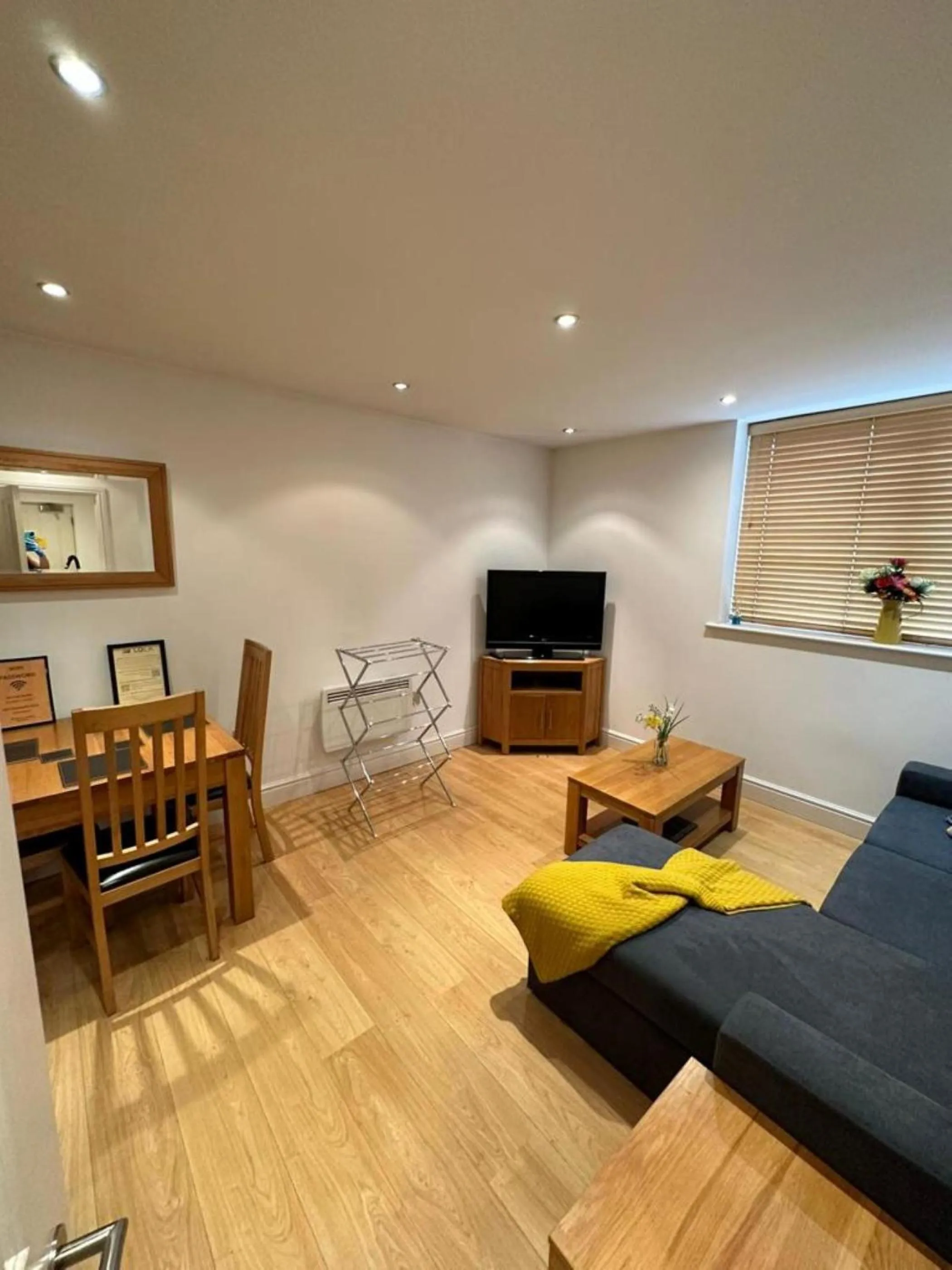 Living room in The Old Library - Modern Apartment near the Train Station and Racecourse