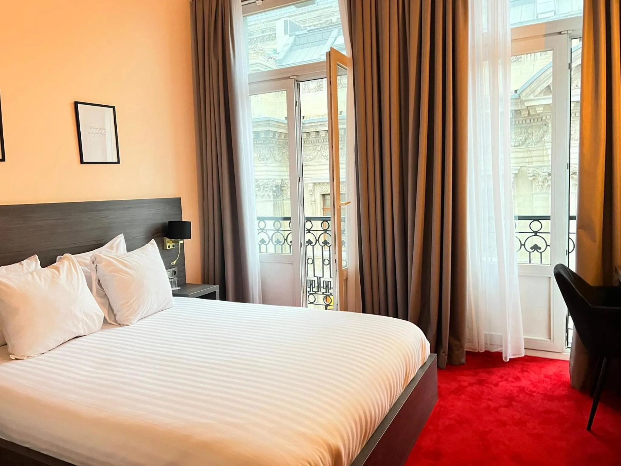 Bed in La Bourse Hotel