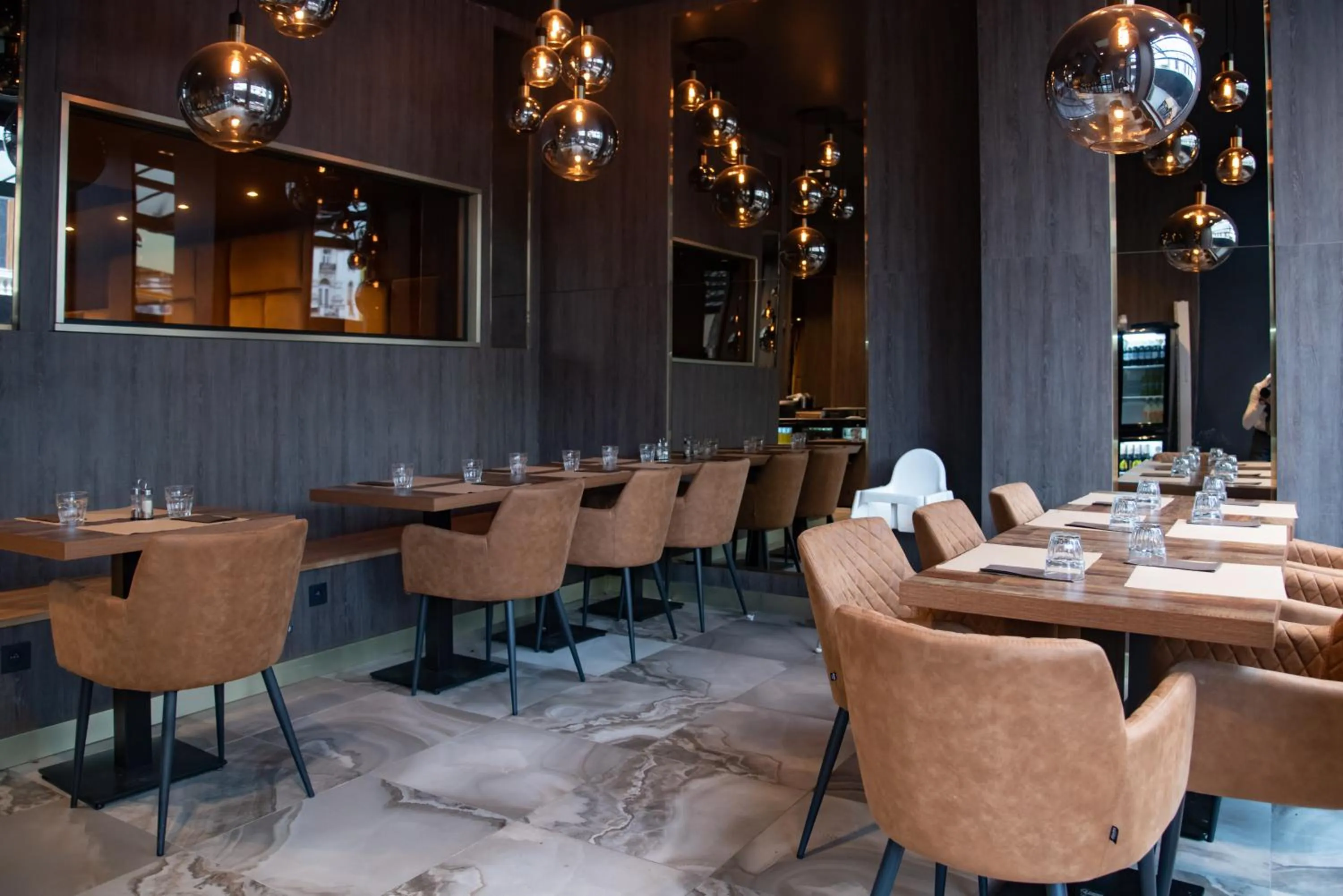 Restaurant/places to eat in La Bourse Hotel