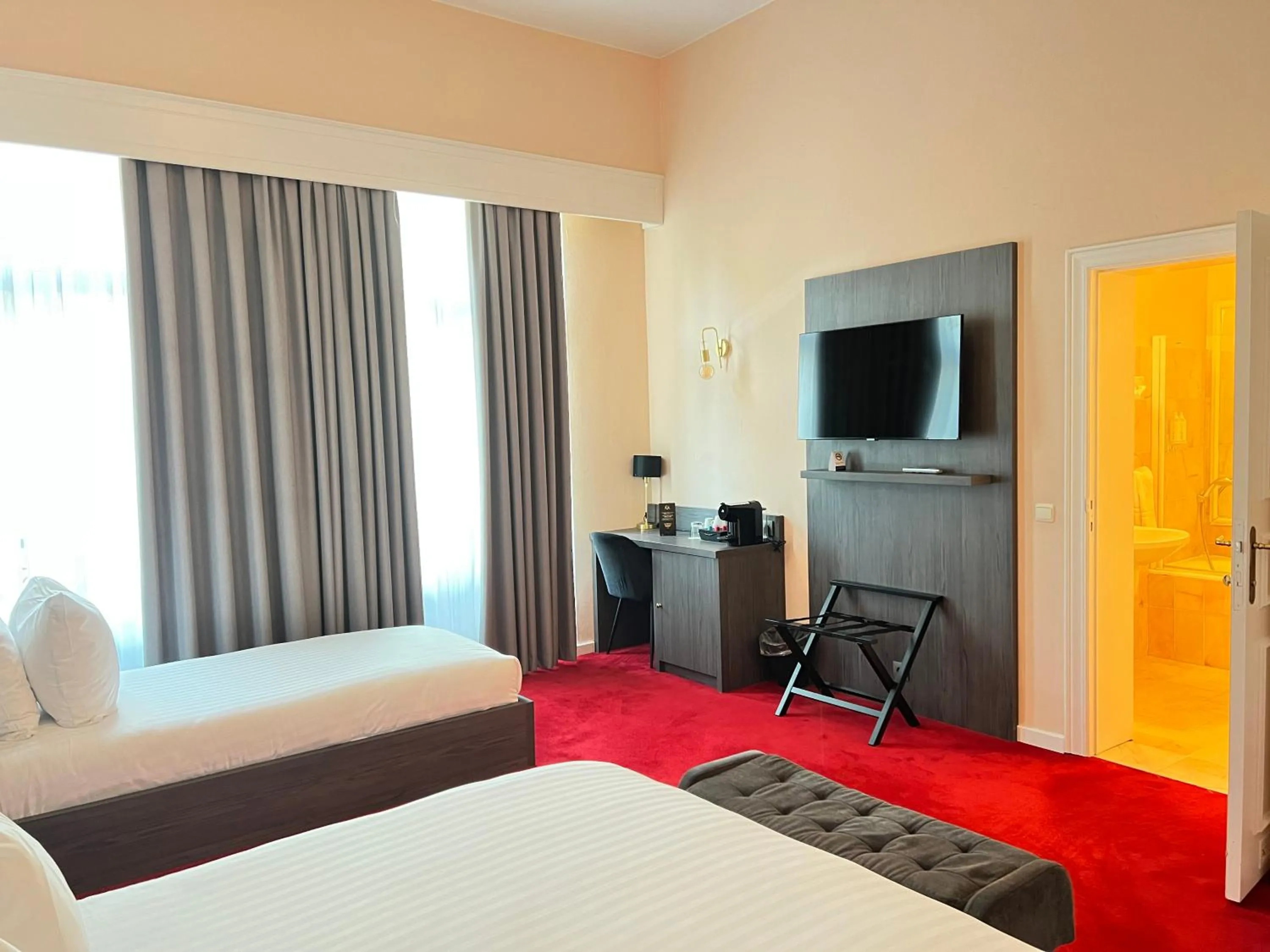 Bed in La Bourse Hotel