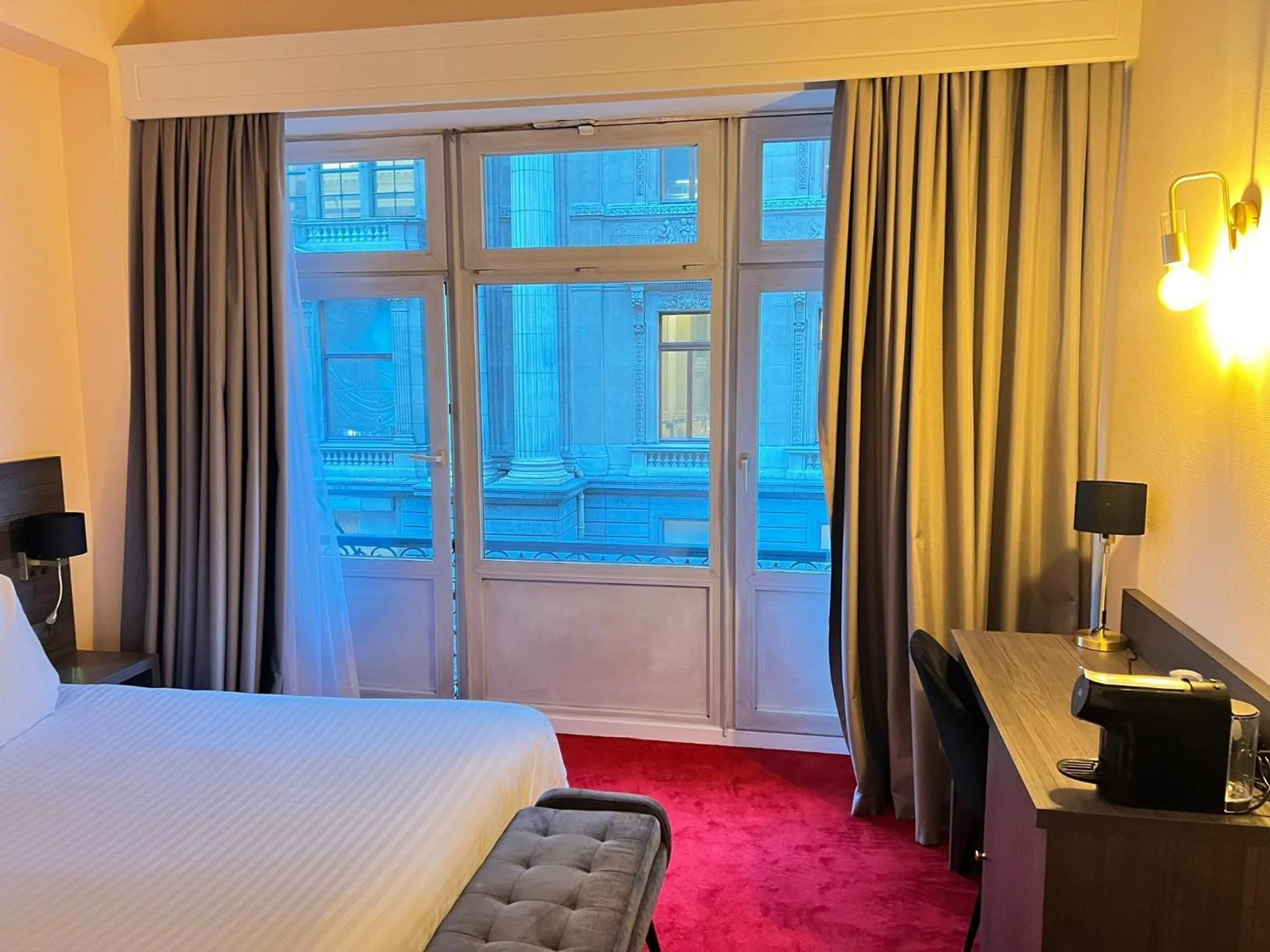 Bed in La Bourse Hotel