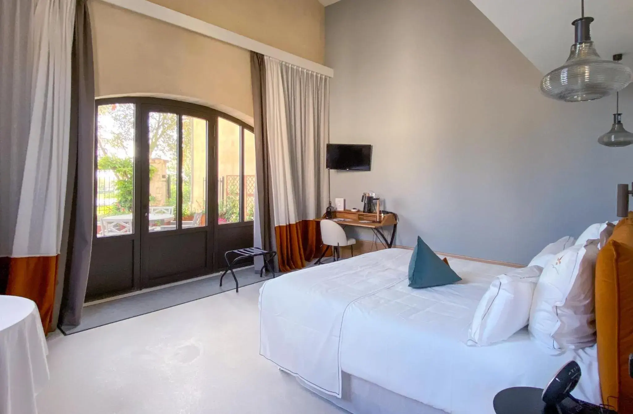 Suite with Terrace in AUX DUCS DE SIENNE Suite with Terrace in AUX DUCS DE SIENNE