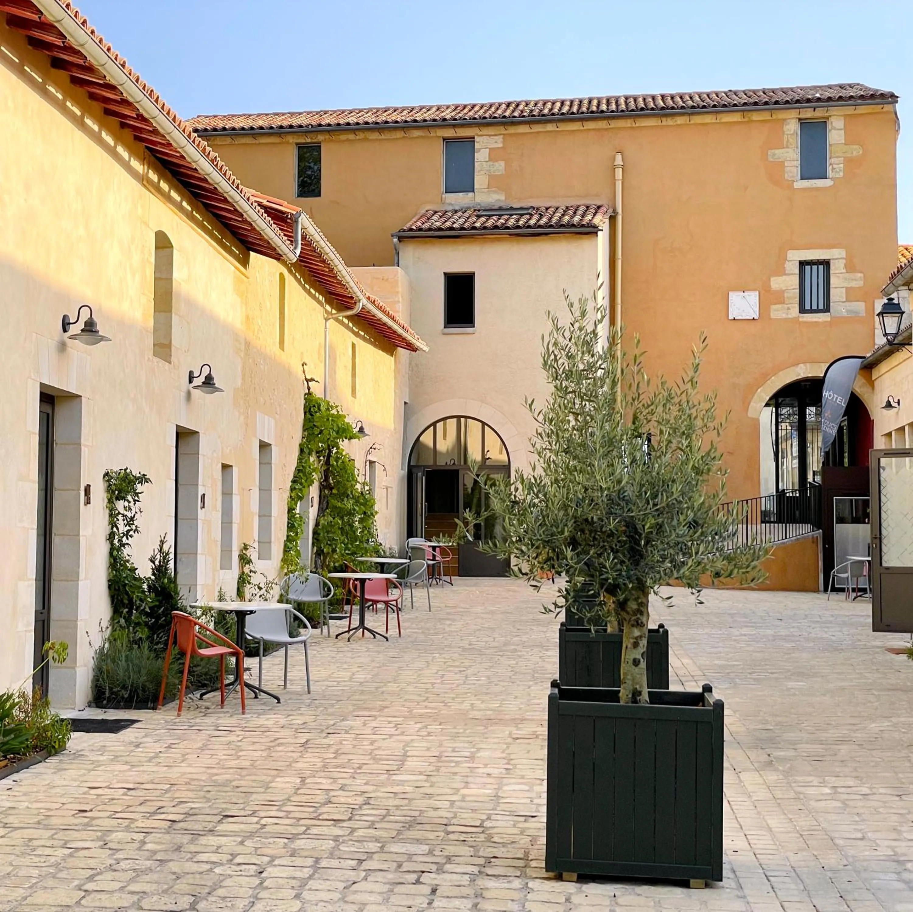 Property building in AUX DUCS DE SIENNE