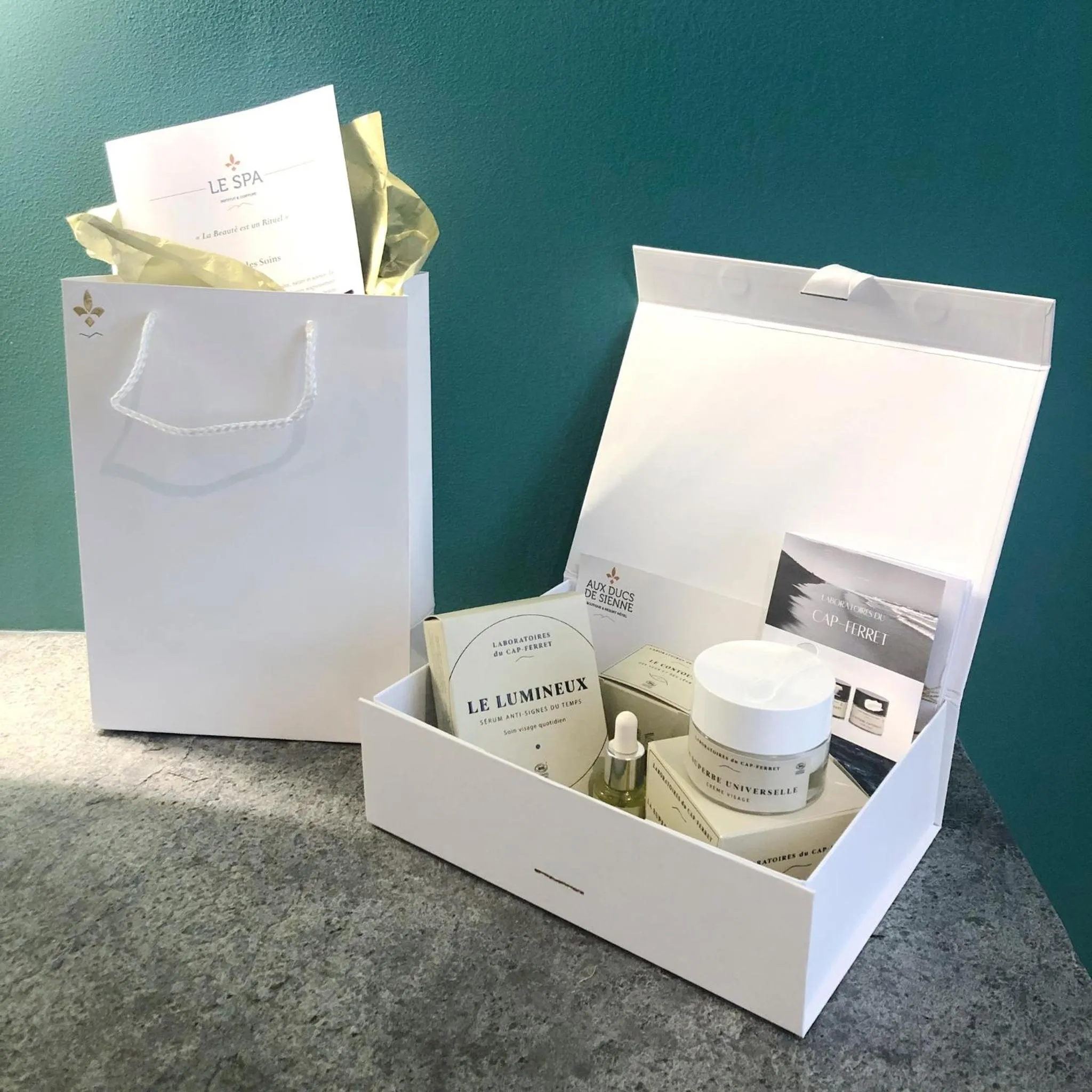 Spa and wellness centre/facilities in AUX DUCS DE SIENNE