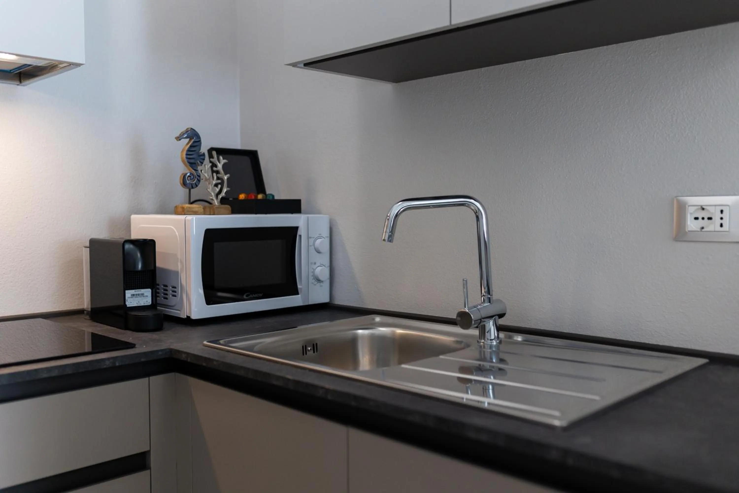 Kitchen or kitchenette in Elegance Suite Apartments - Siroli Collection