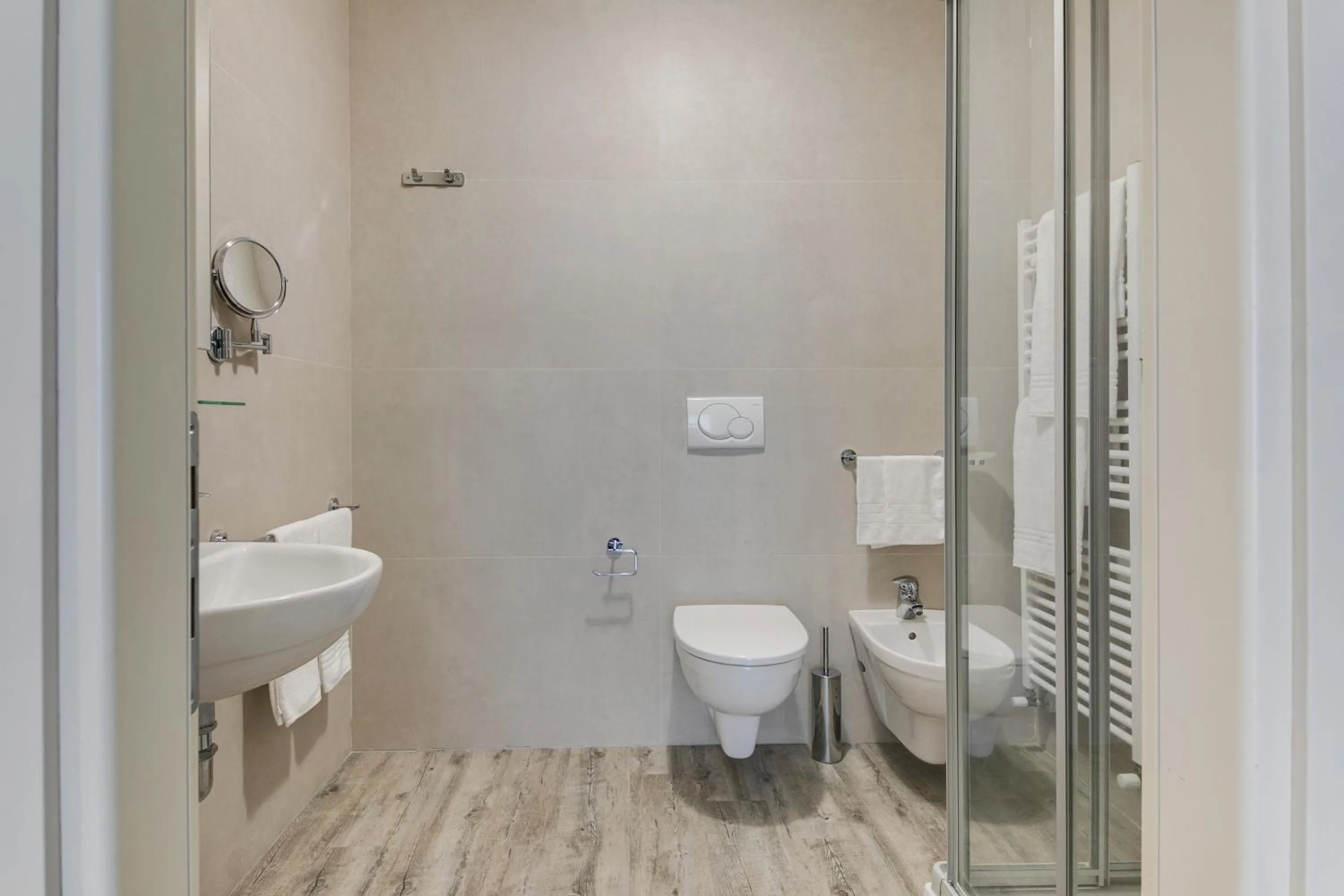 Shower in Elegance Suite Apartments - Siroli Collection