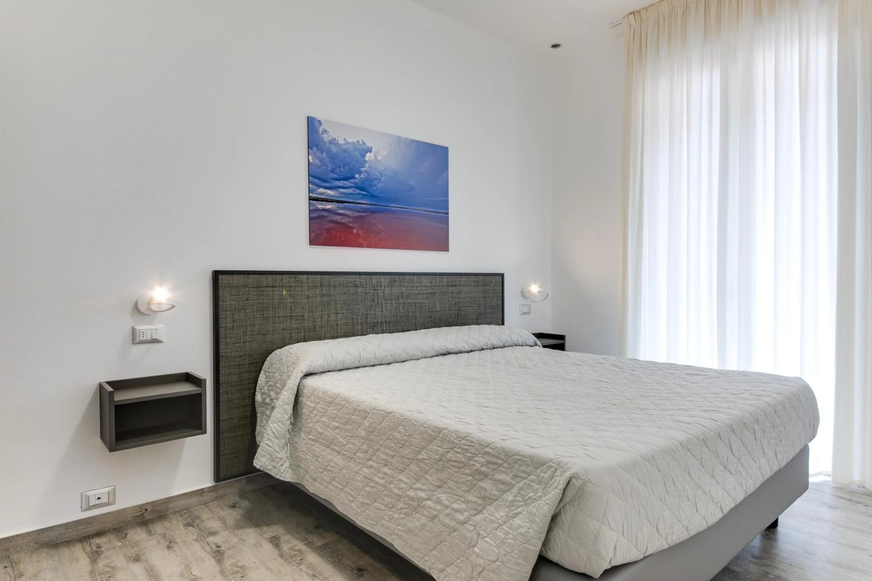 Bedroom, Bed in Elegance Suite Apartments - Siroli Collection