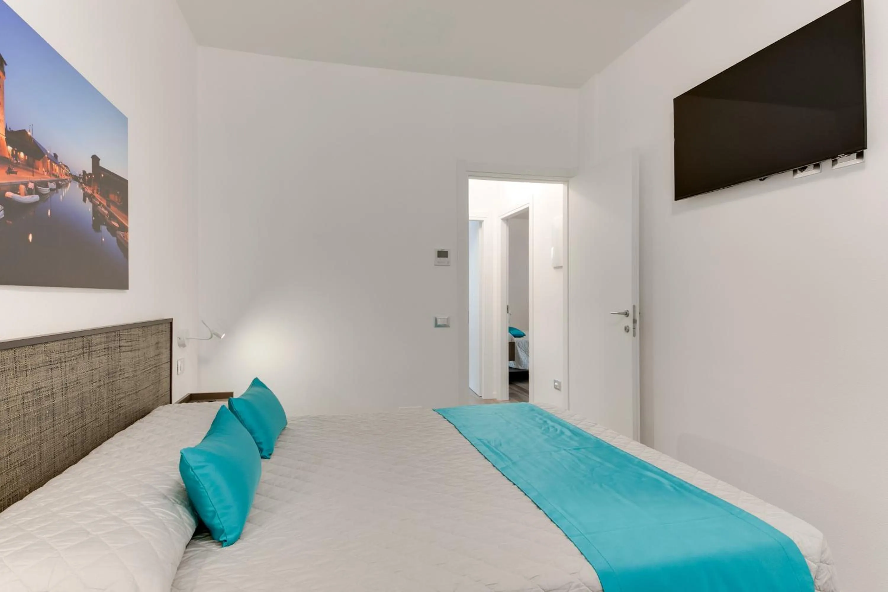 Bedroom, Bed in Elegance Suite Apartments - Siroli Collection