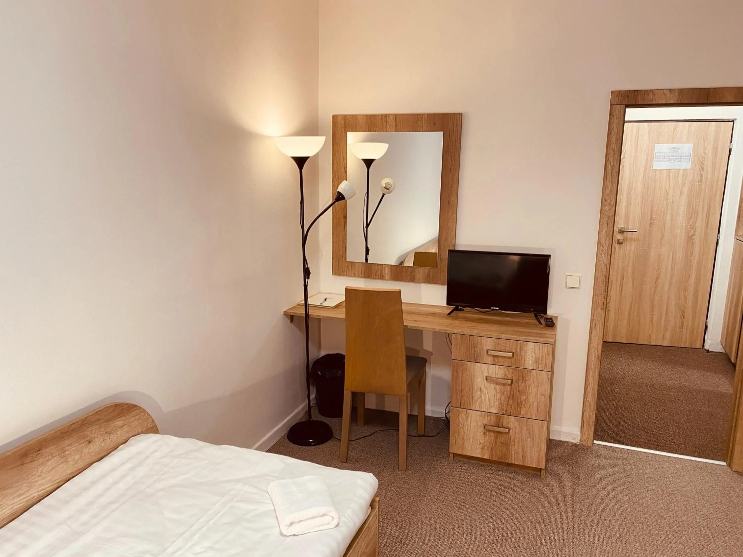 TV and multimedia, Bed in LC - Hotel Ostrava