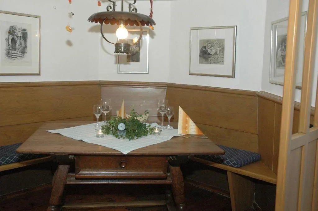 Restaurant/places to eat in Landhaus Zum Falken