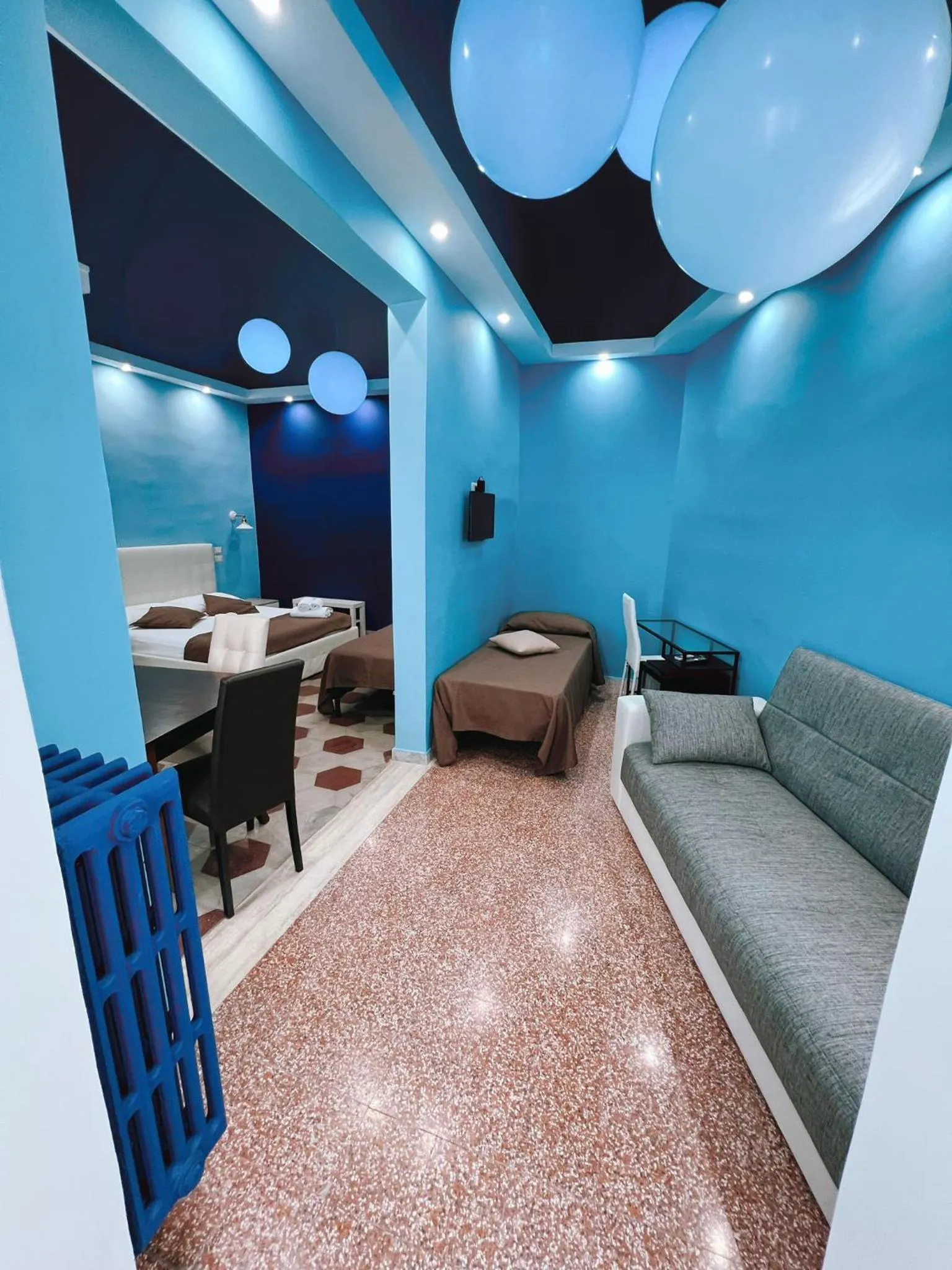 Photo of the whole room in DEAS B&B