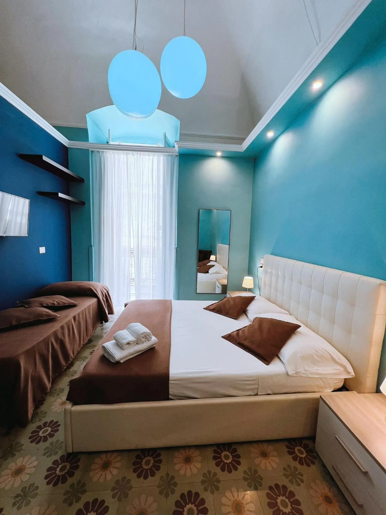 Photo of the whole room, Bed in DEAS B&B