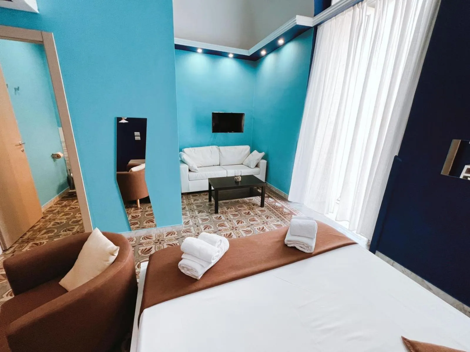 Photo of the whole room, Bed in DEAS B&B