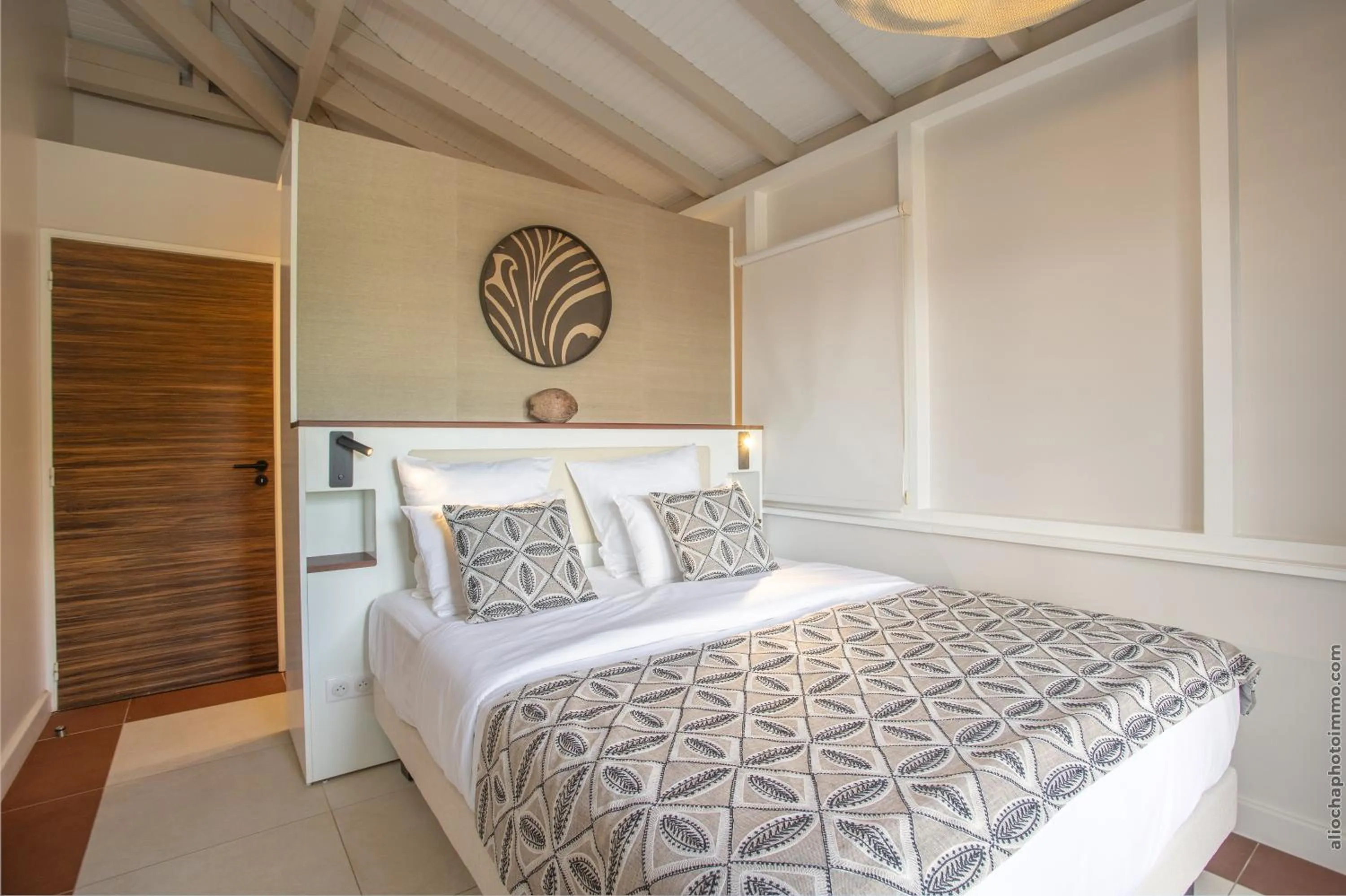 Bed in La Suite Villa