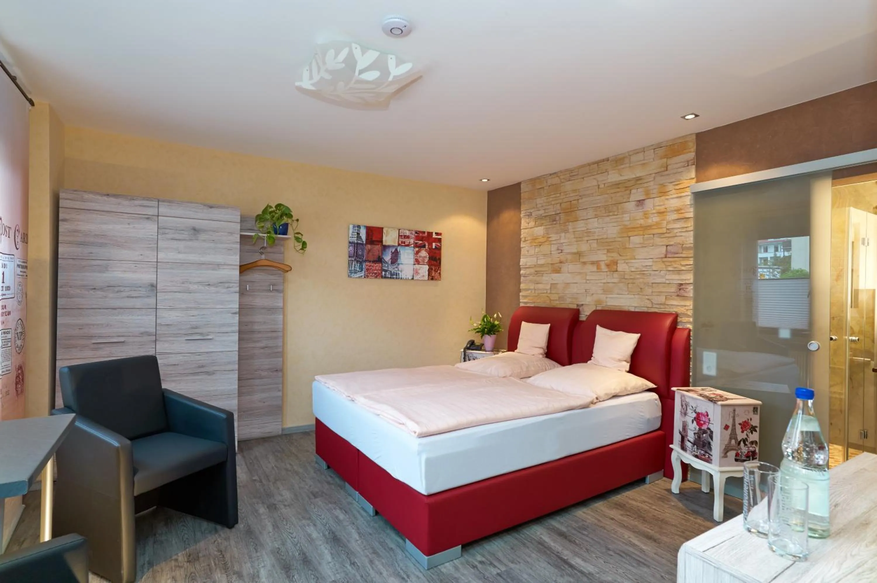 Photo of the whole room, Bed in Hotel Naheschlößchen