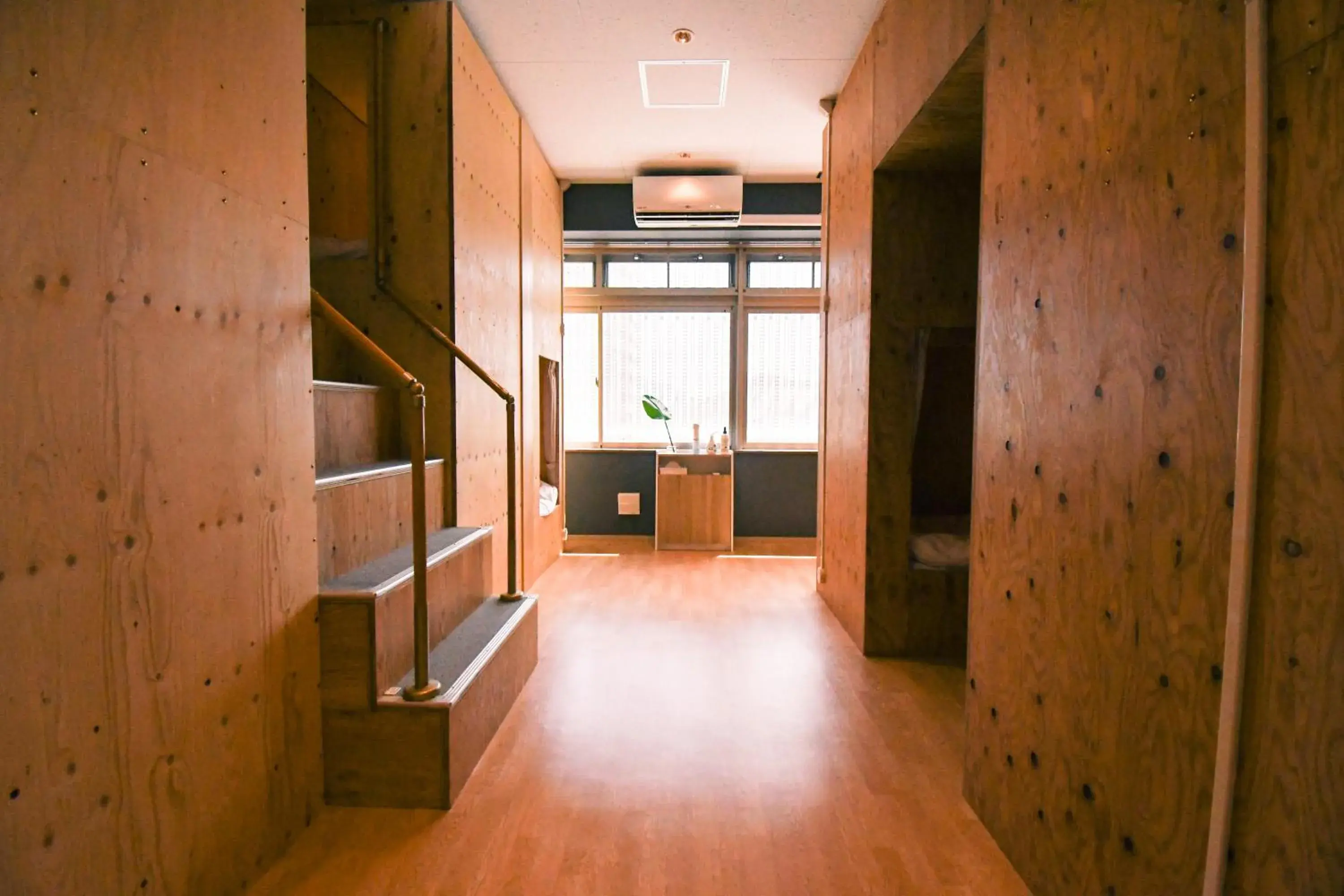 Family Room with Shared Bathroom in GATEWAY MAIZURU Family Room with Shared Bathroom in GATEWAY MAIZURU