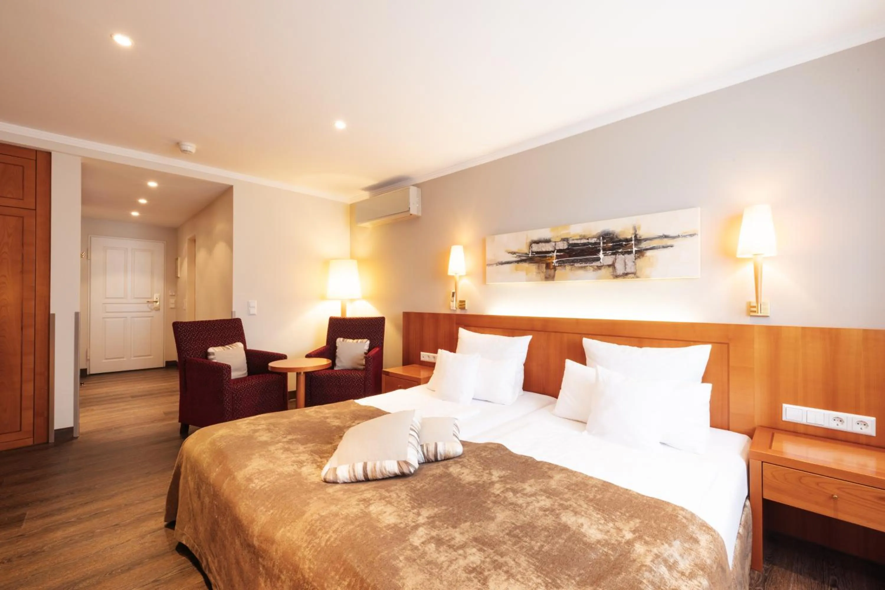 Photo of the whole room, Bed in Hotel Lindauer Hof