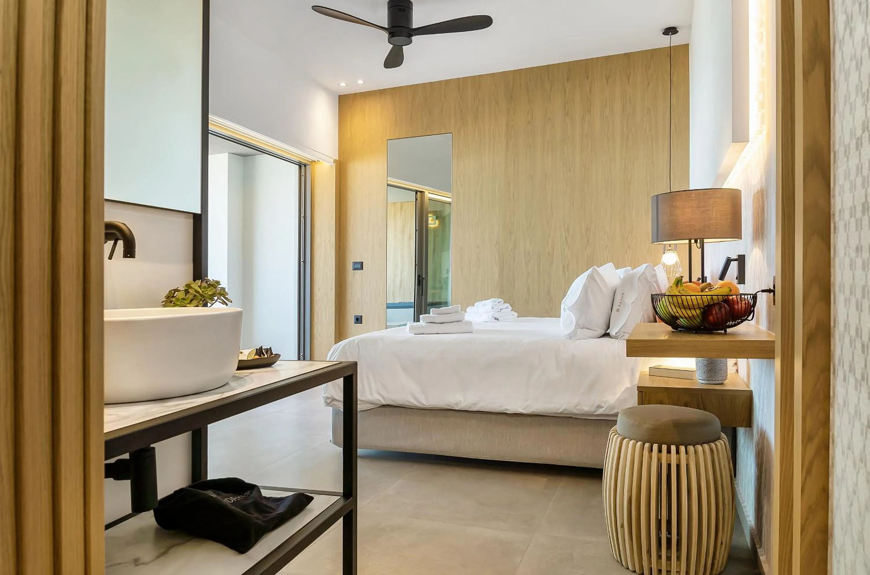 Bed in SAVUS Boutique Hotel