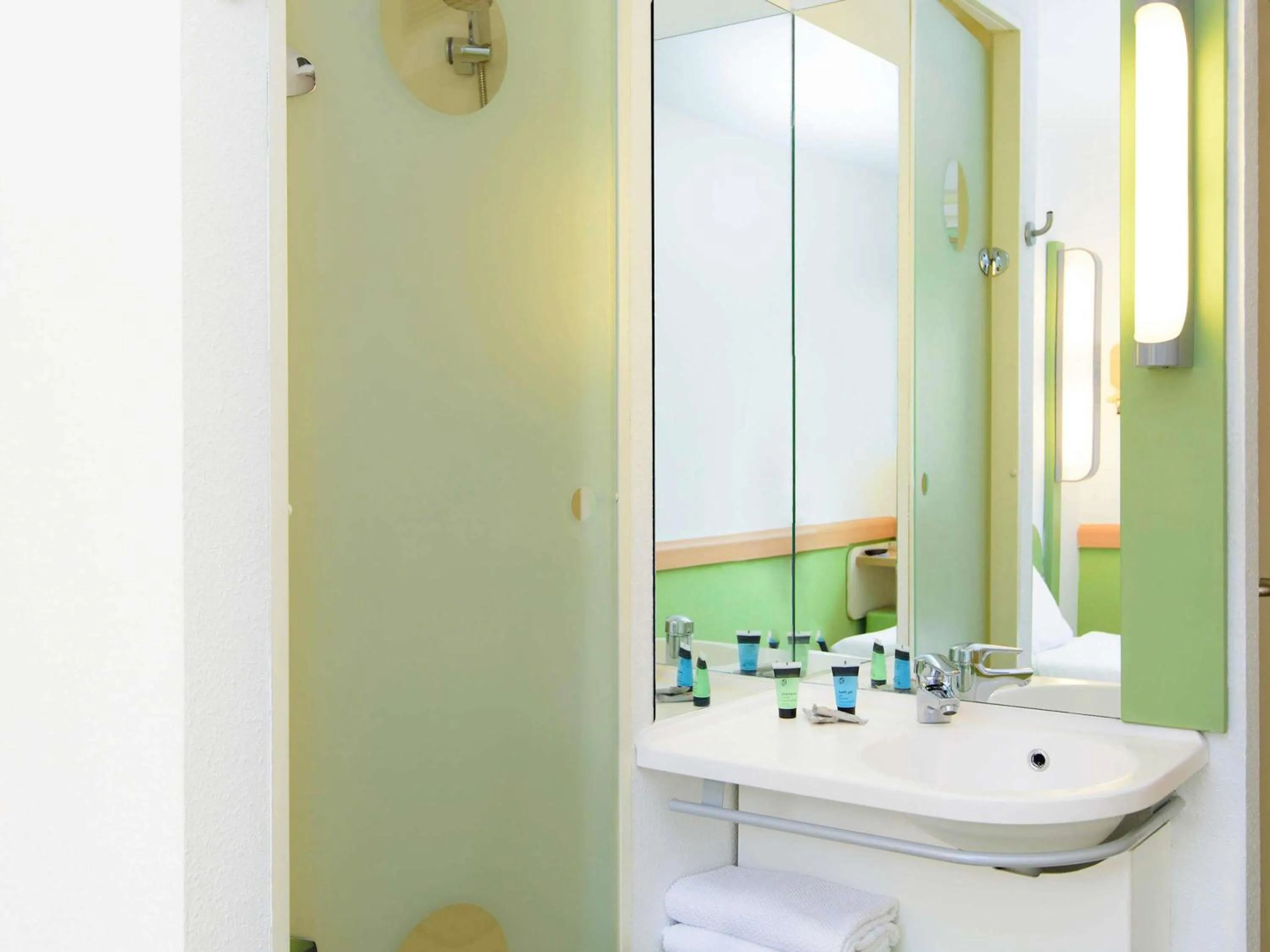 Bedroom in Ibis Budget Bilbao Arrigorriaga